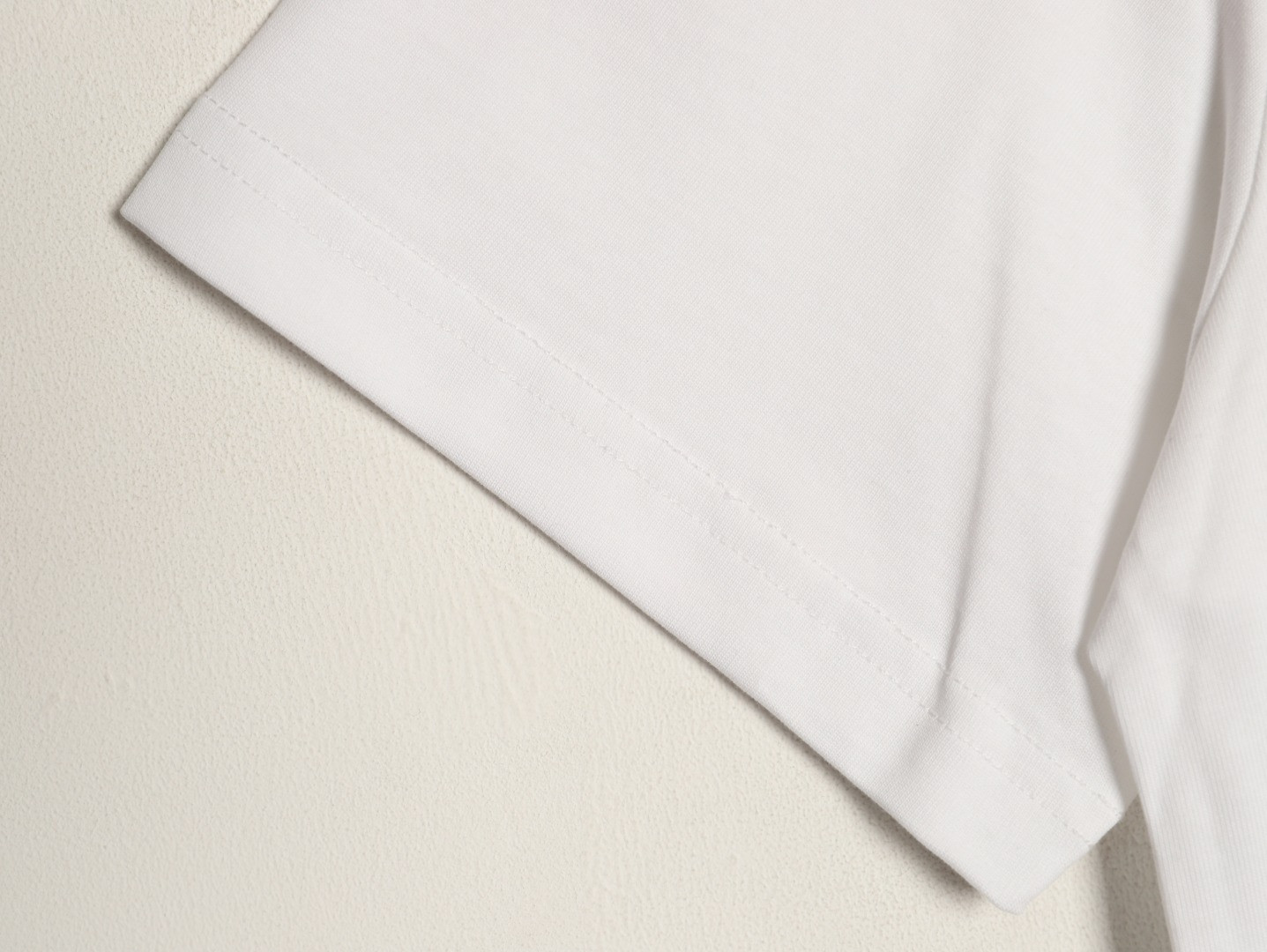 l0*is V*t0n short-sleeved t-shirt