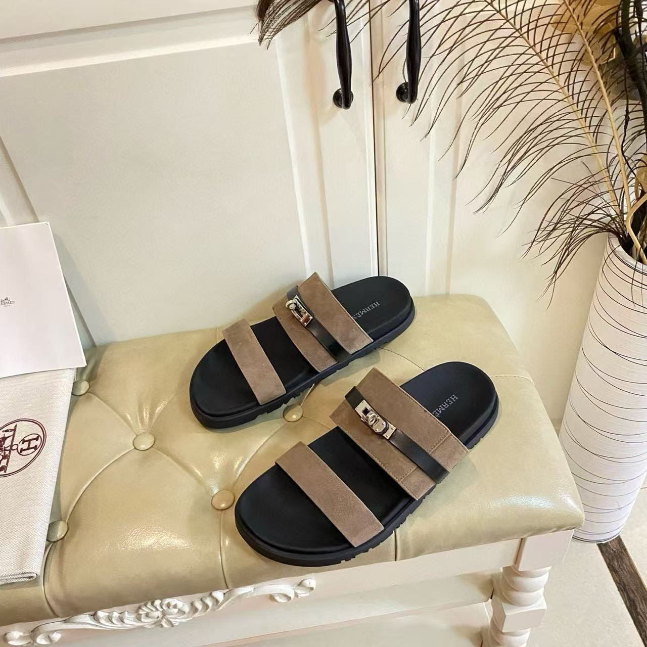 ua H**mes jackson sandal