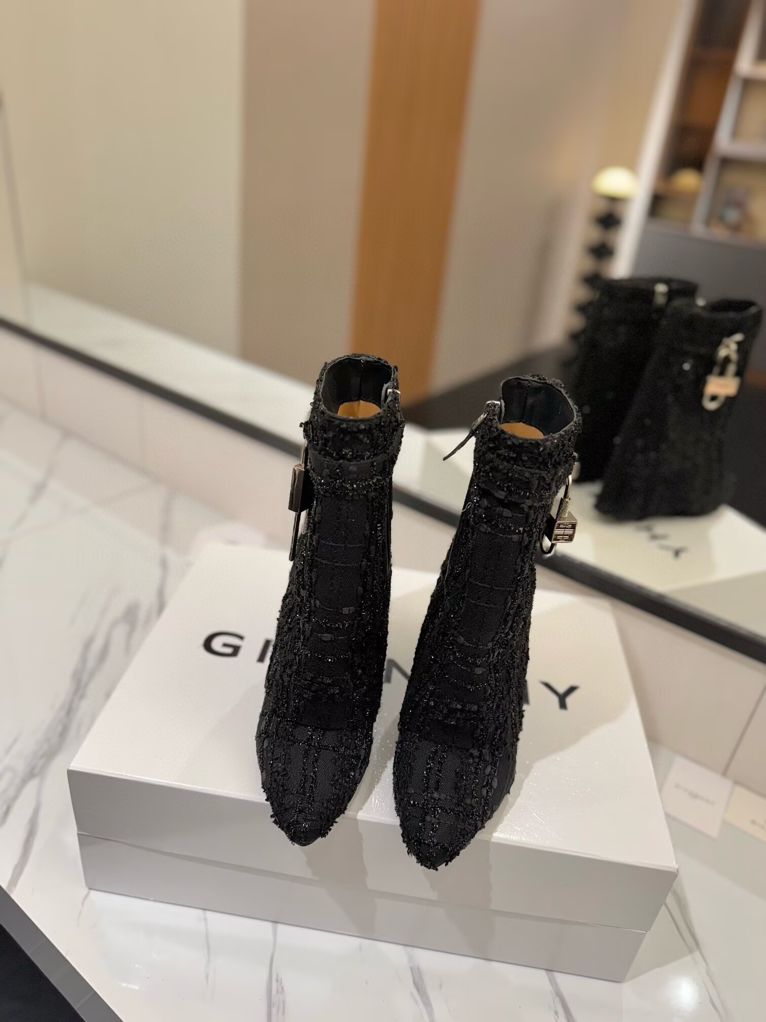 ua G1uenchy boots