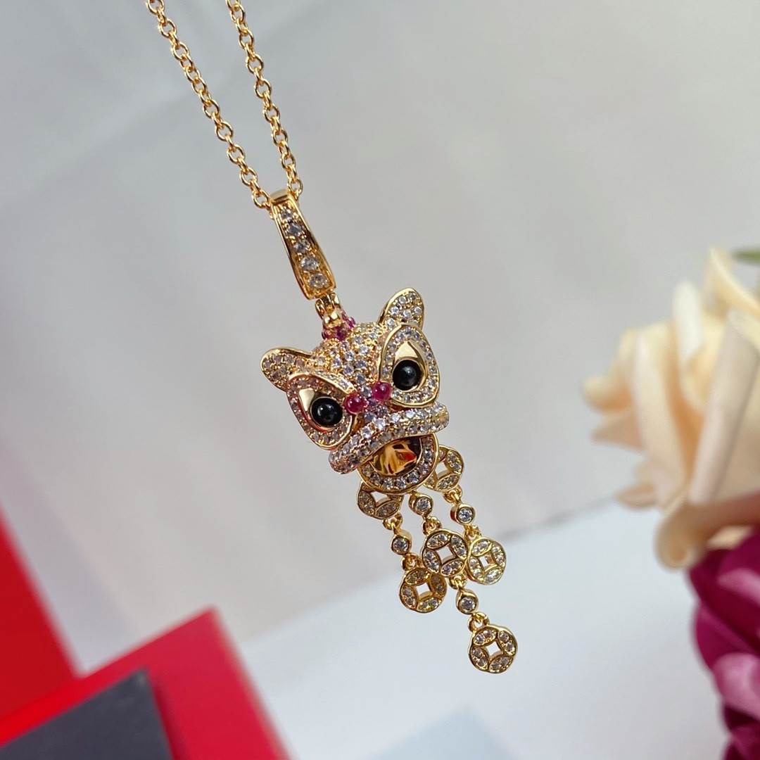 Qee1in dancing lion pendant necklace