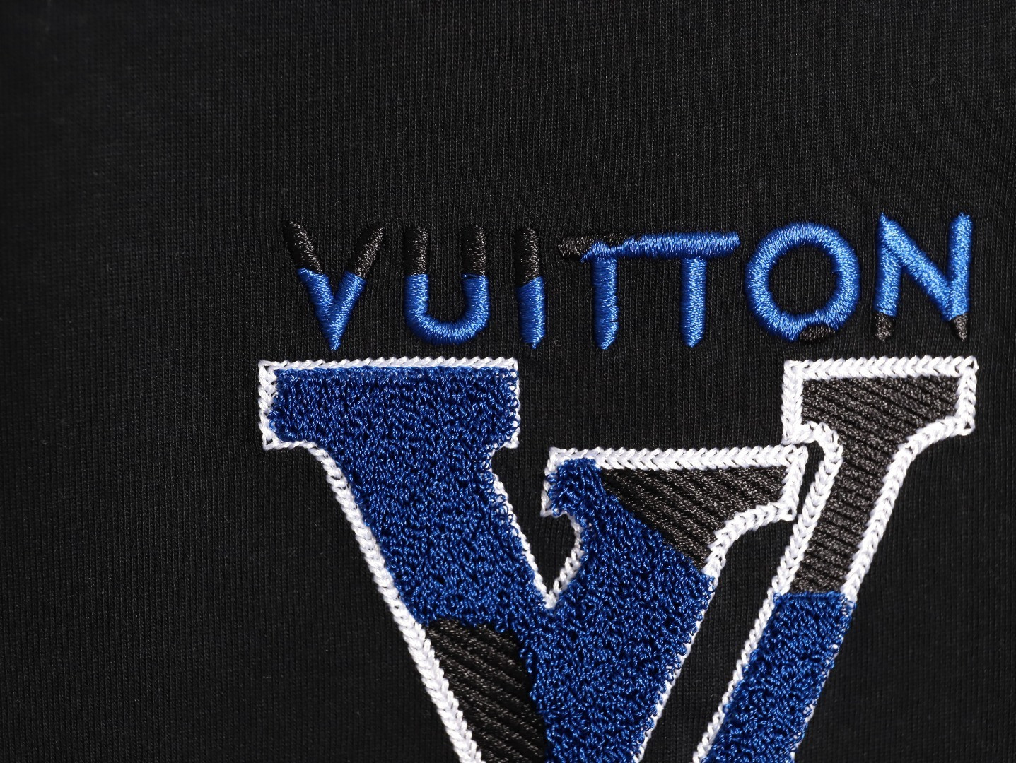 l0*is V*t0n long-sleeved t-shirt
