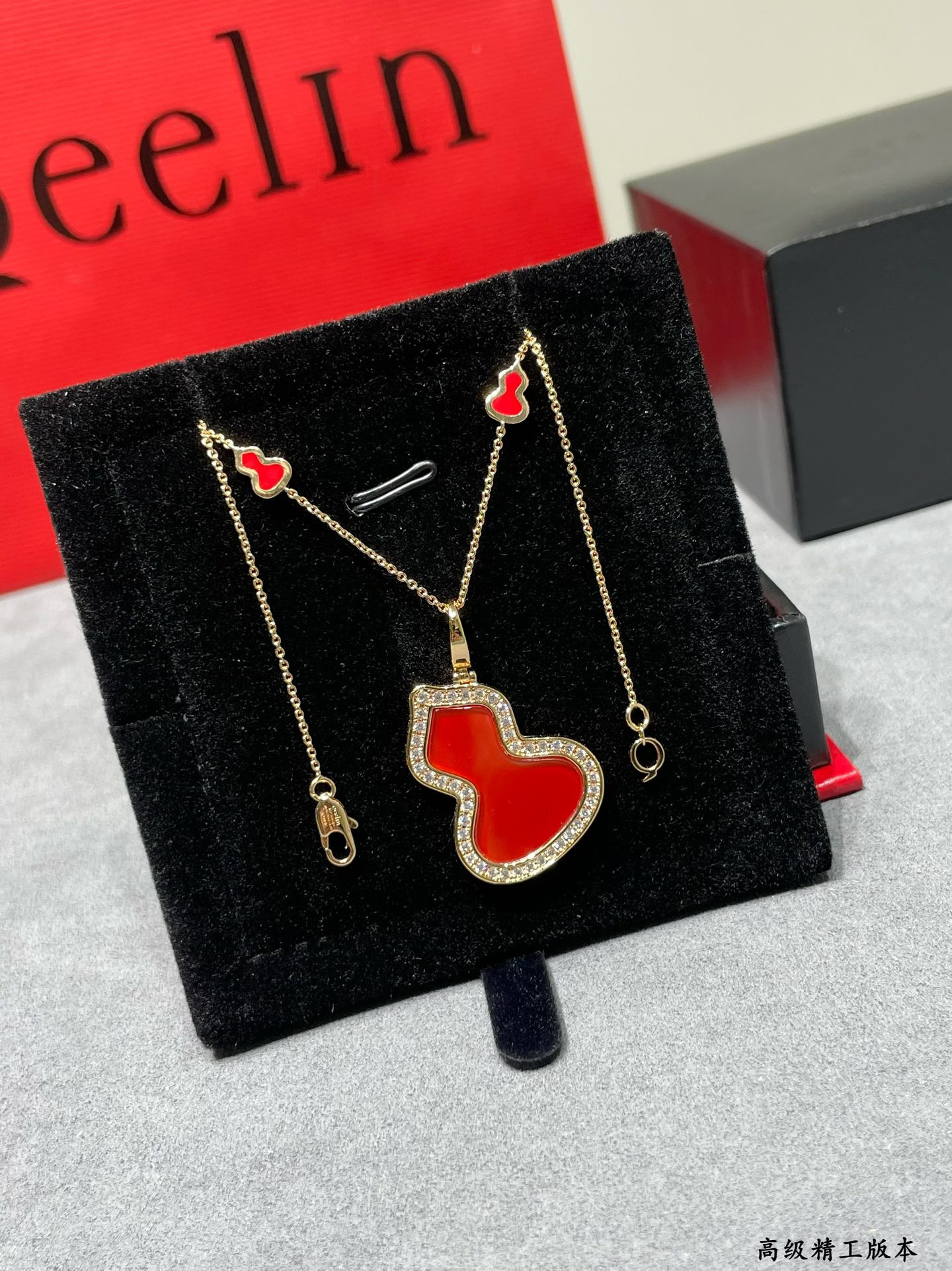 Qee1in mini 8 gourd necklace