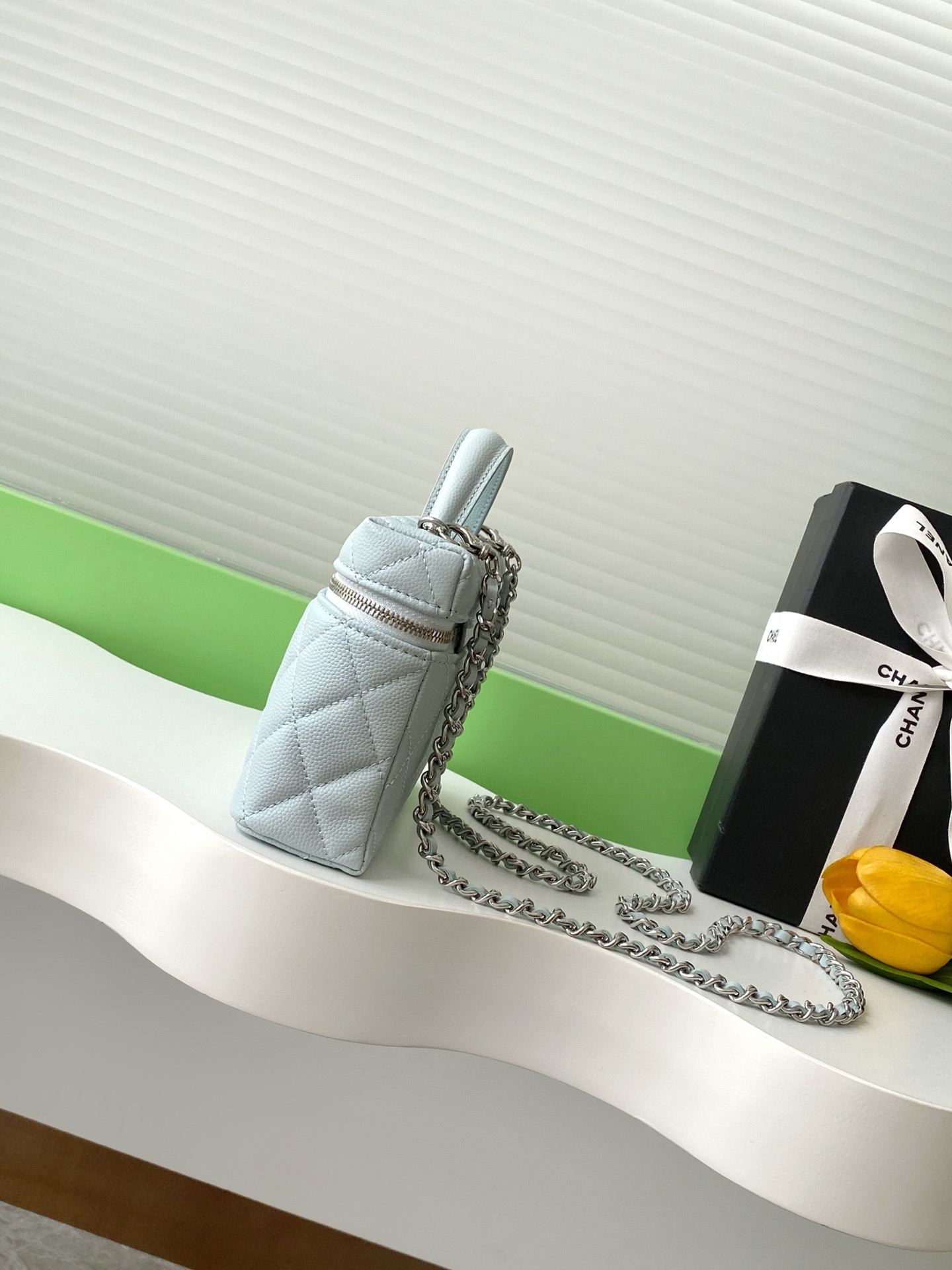 Ch*el long vanity with chain ap4854 19.5x17x5cm