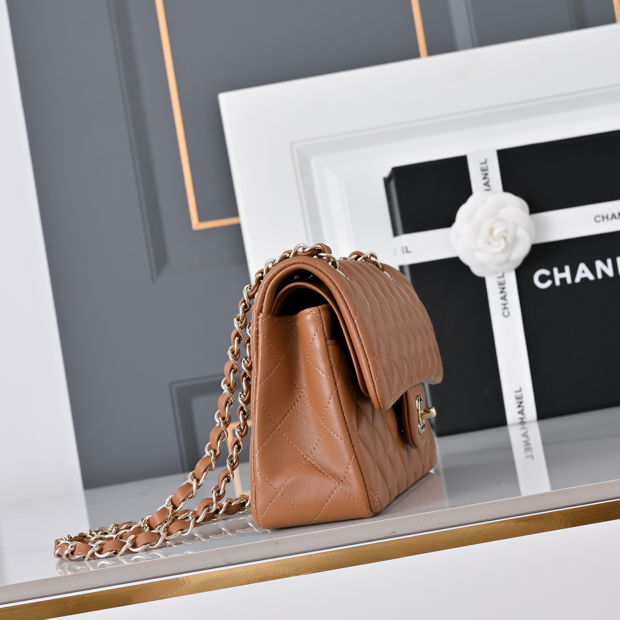Ch*el classic flap handbag caramel with light gold hardware a01113 23x14.5x6cm