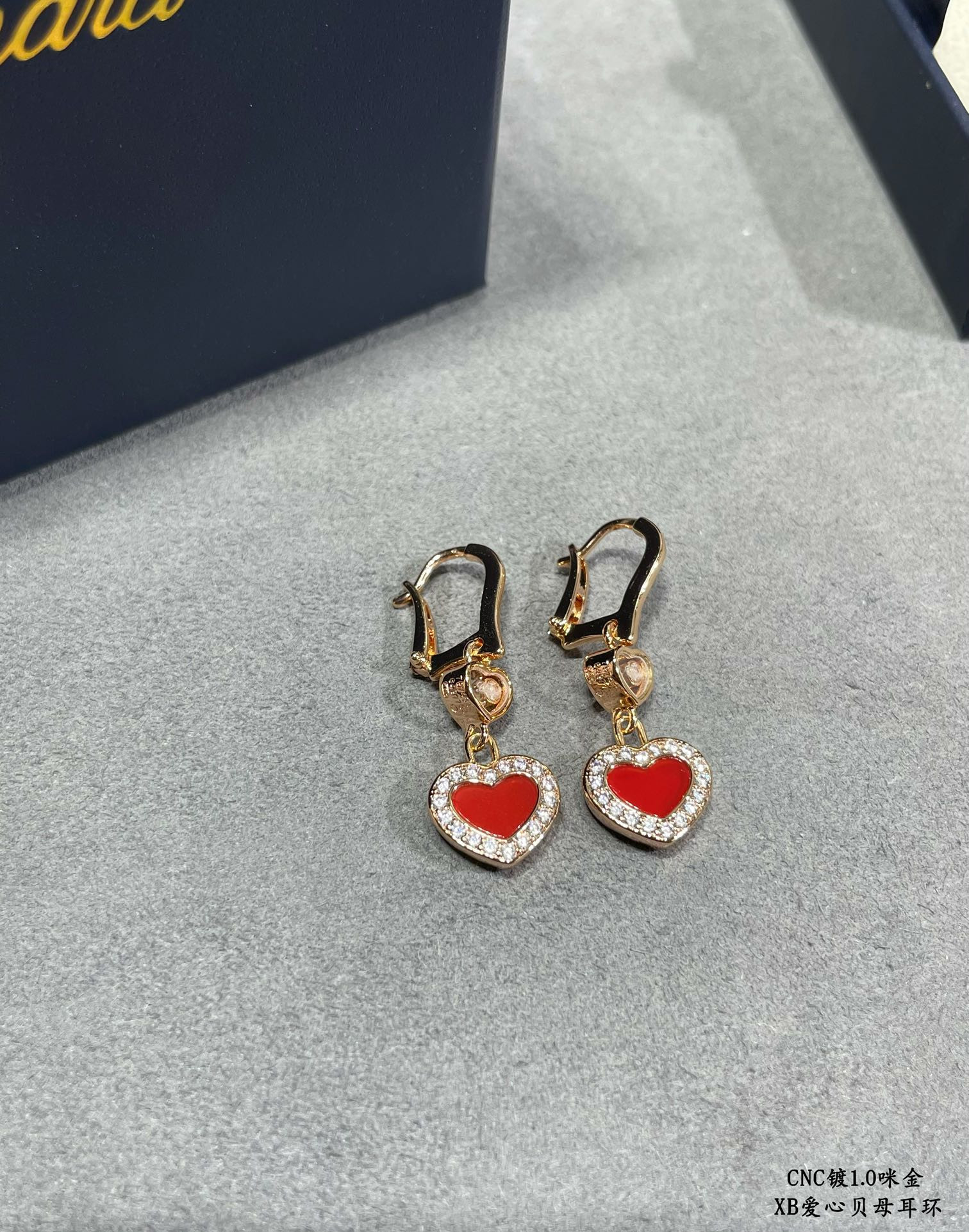 Ch0pard heart-shaped edge di*m*nd mother-of-pearl earrings