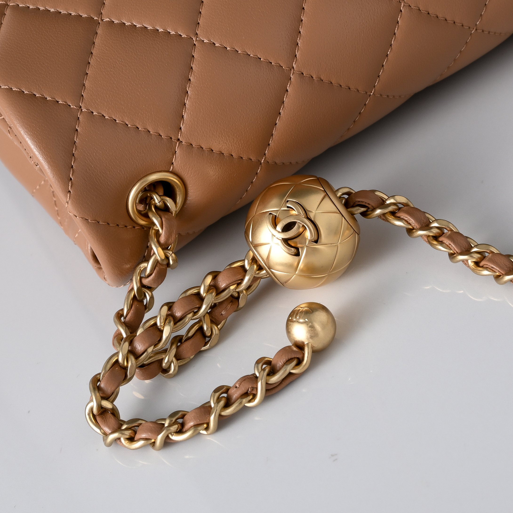 Ch*el flap bag caramel as1787 20x13x7cm