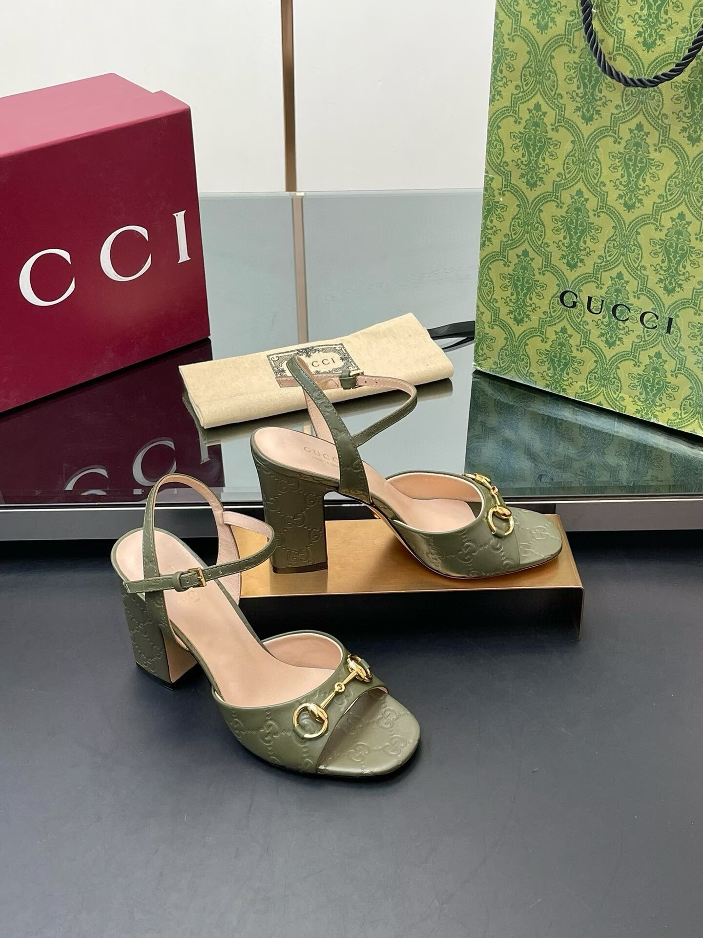 ua G*u*i horsebit sandal