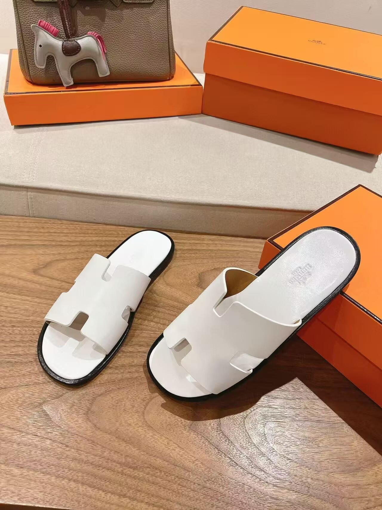 ua H**mes izmir sandal