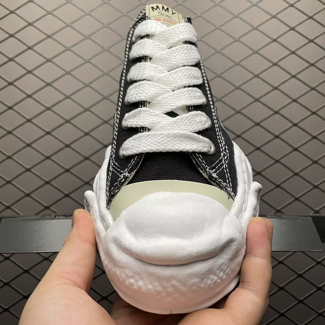 ua Ma*s*n mihara yasuhiro canvas low-top sneaker