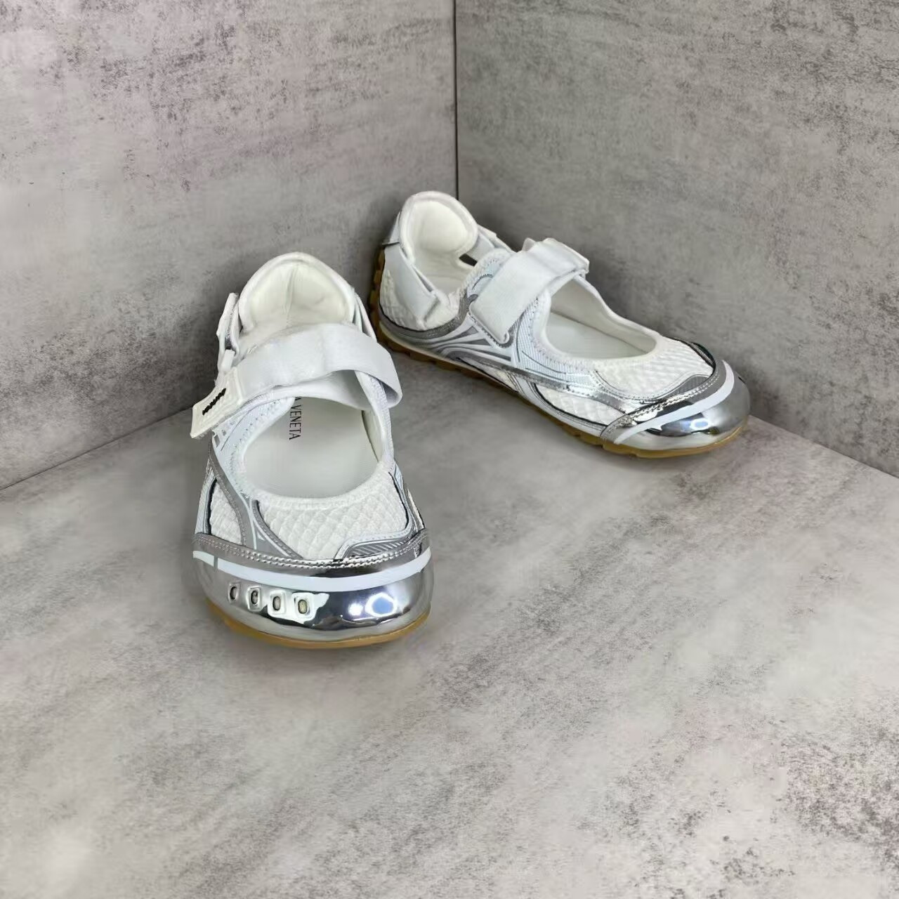 ua bo*te*ga Ve*ne*ta orbit flash mary-jane sneaker