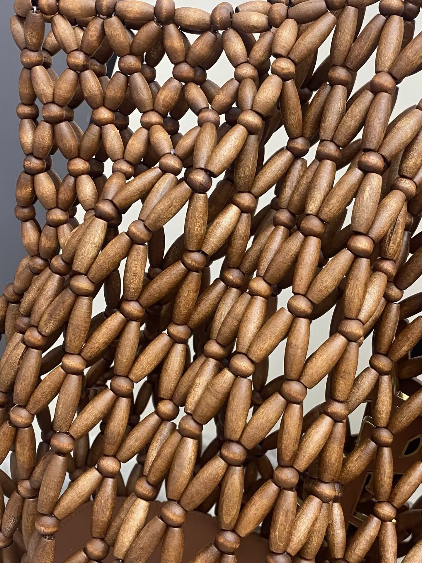 Y*L icare medium in wood beads 31-46x28x16cm