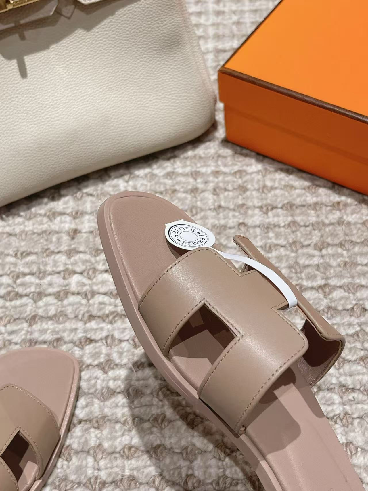 ua H**mes oran sandal