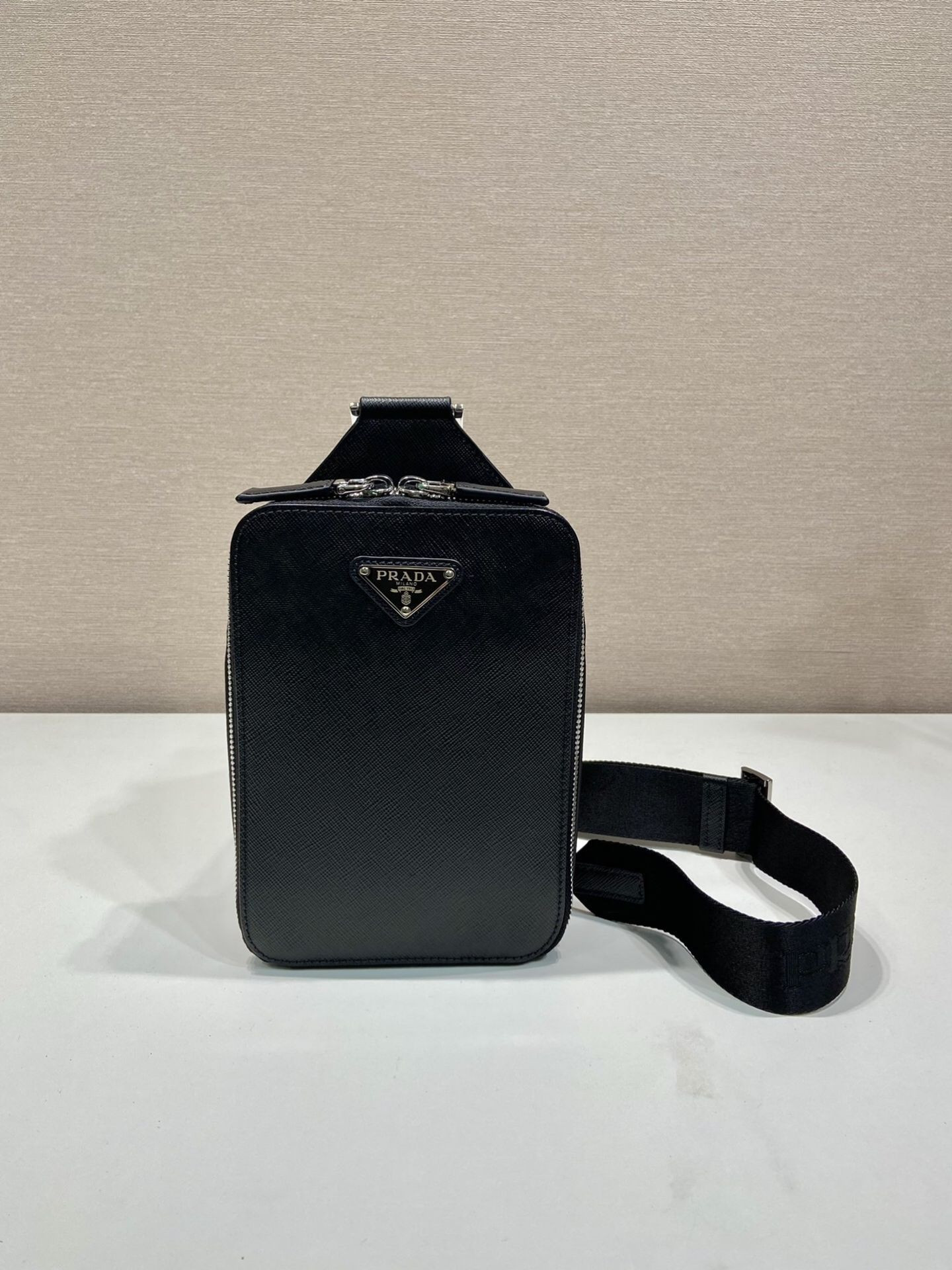 Pra*a brique saffiano leather bag 14x20x5cm