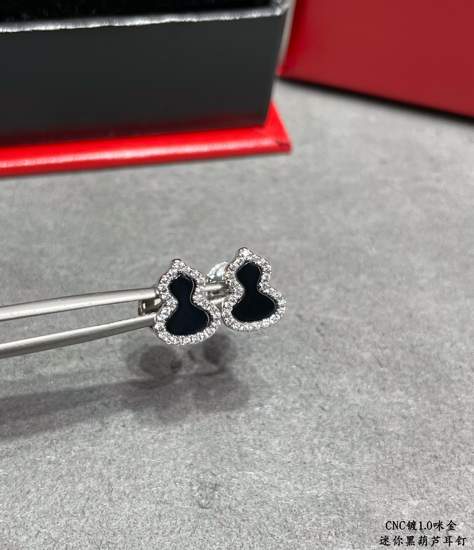 Qee1in mini gourd earrings