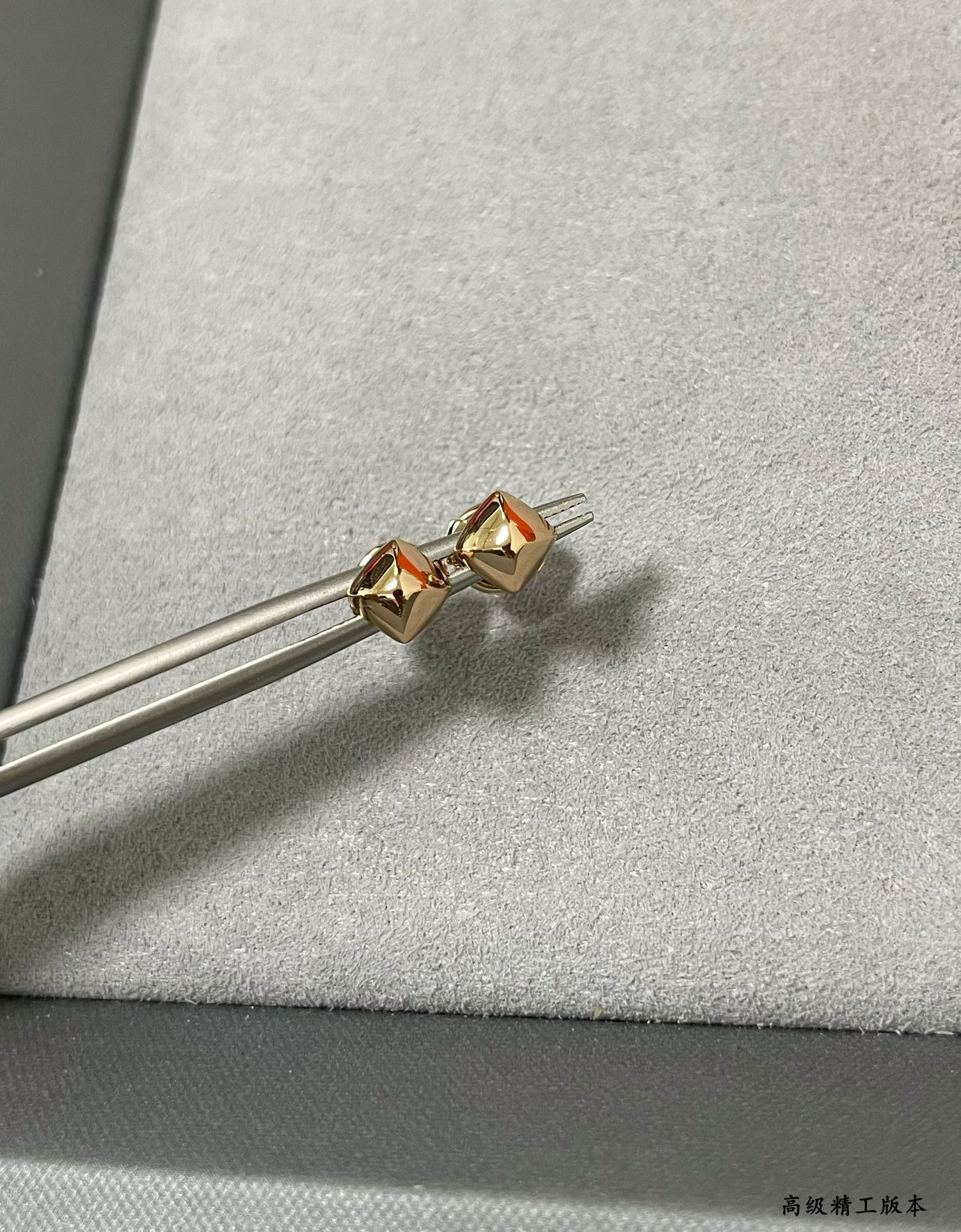 H**mes single rivet smooth stud earrings