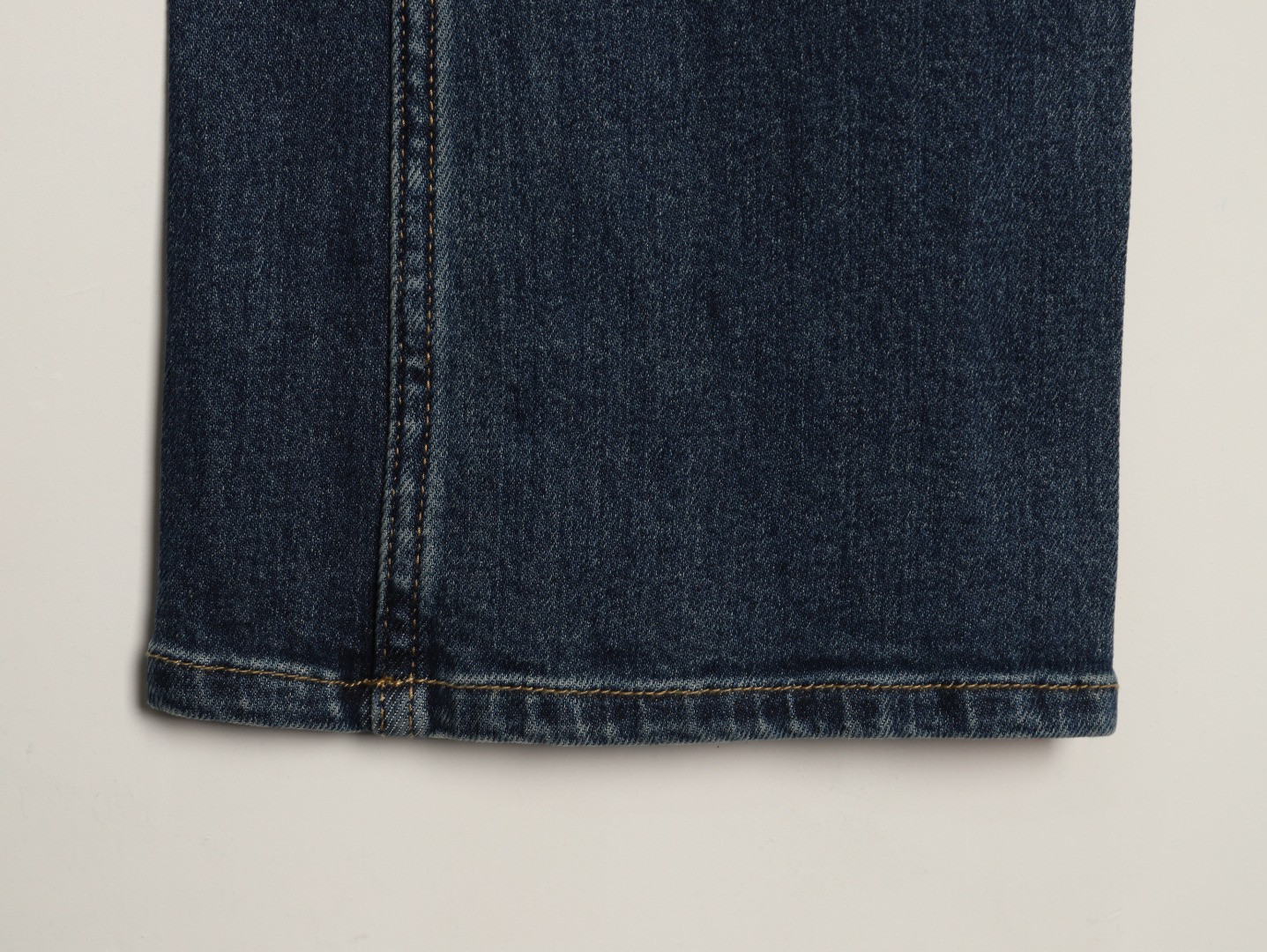 G*u*i jeans