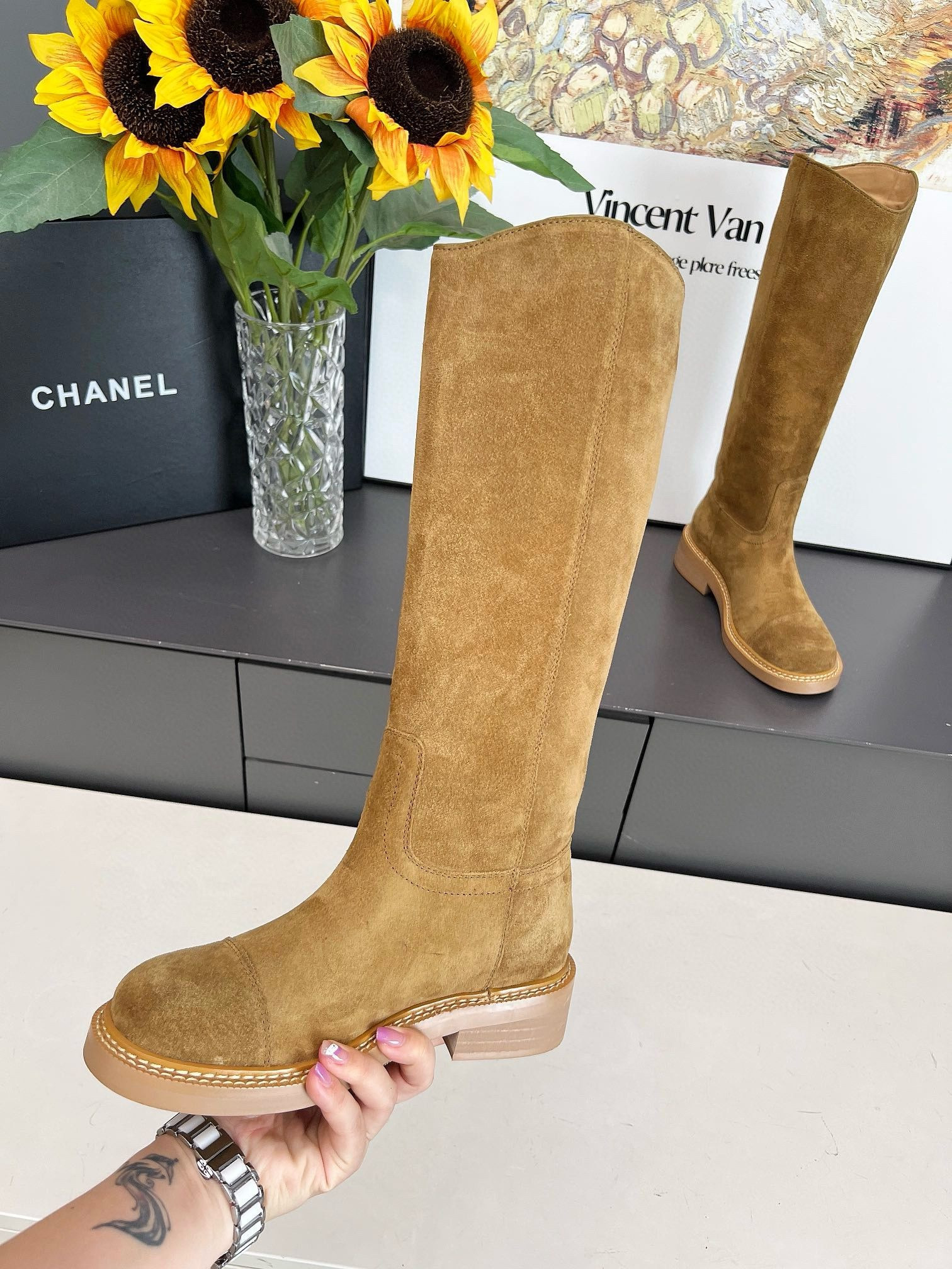 ua Ch*el boots