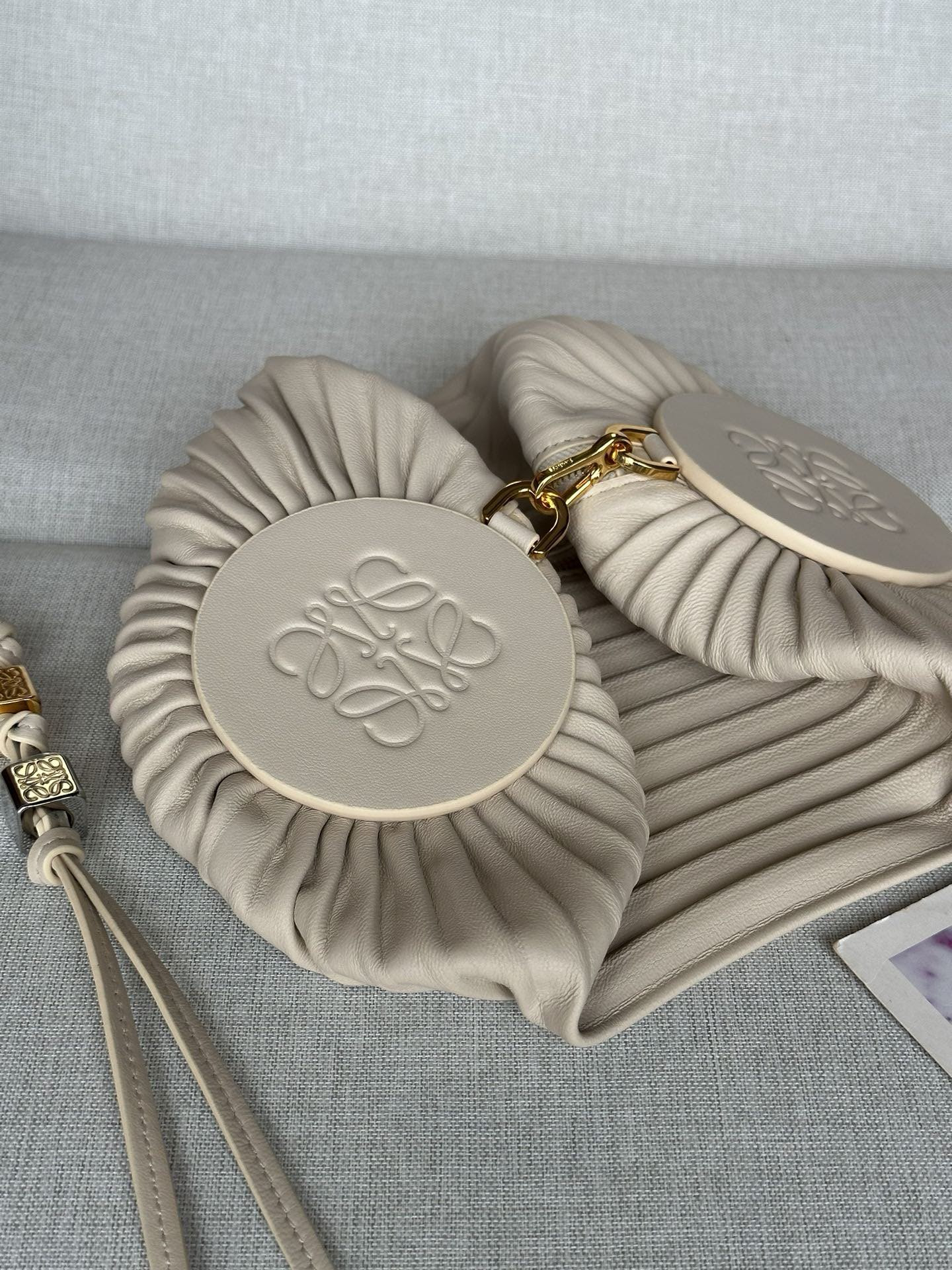 L0ew* bracelet pouch in pleated nappa 25x10x10cm
