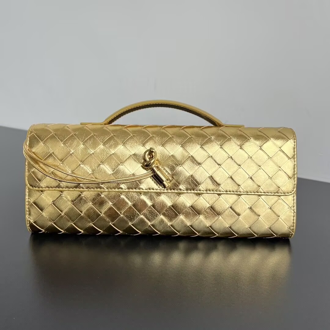 bo*te*ga Ve*ne*ta long clutch andiamo with handle 13x31x3cm