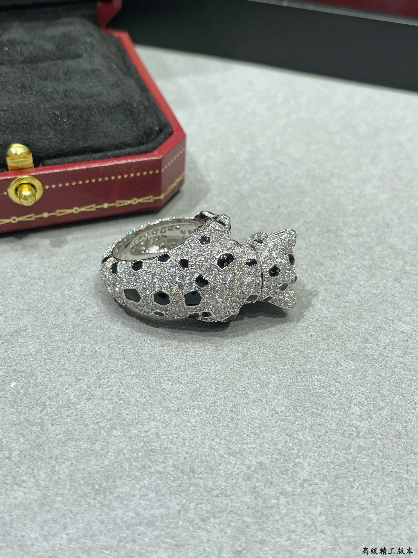 Ca*t*er spotted panther head ring