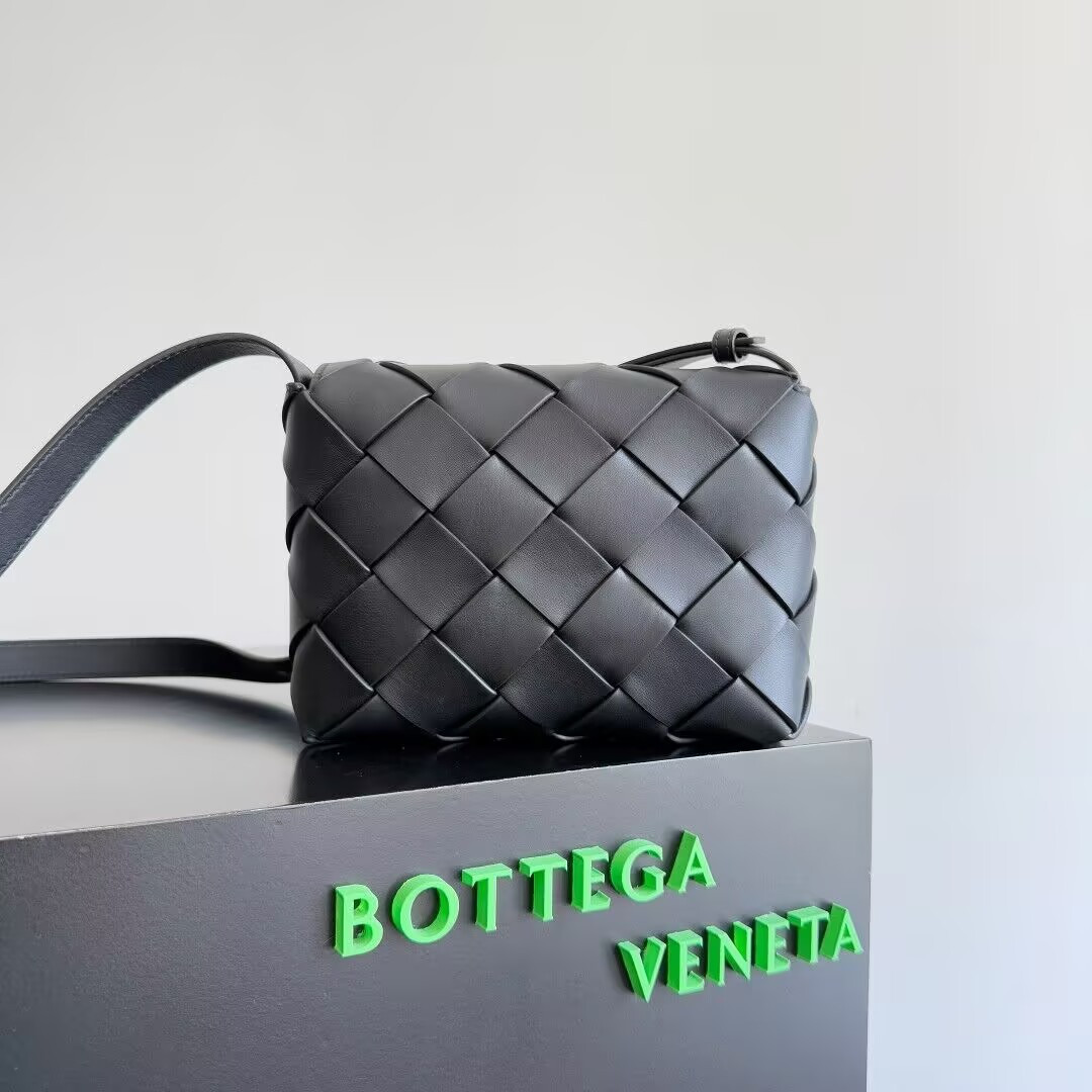 bo*te*ga Ve*ne*ta diago small crossbody bag 22.5x16.5x5.5cm
