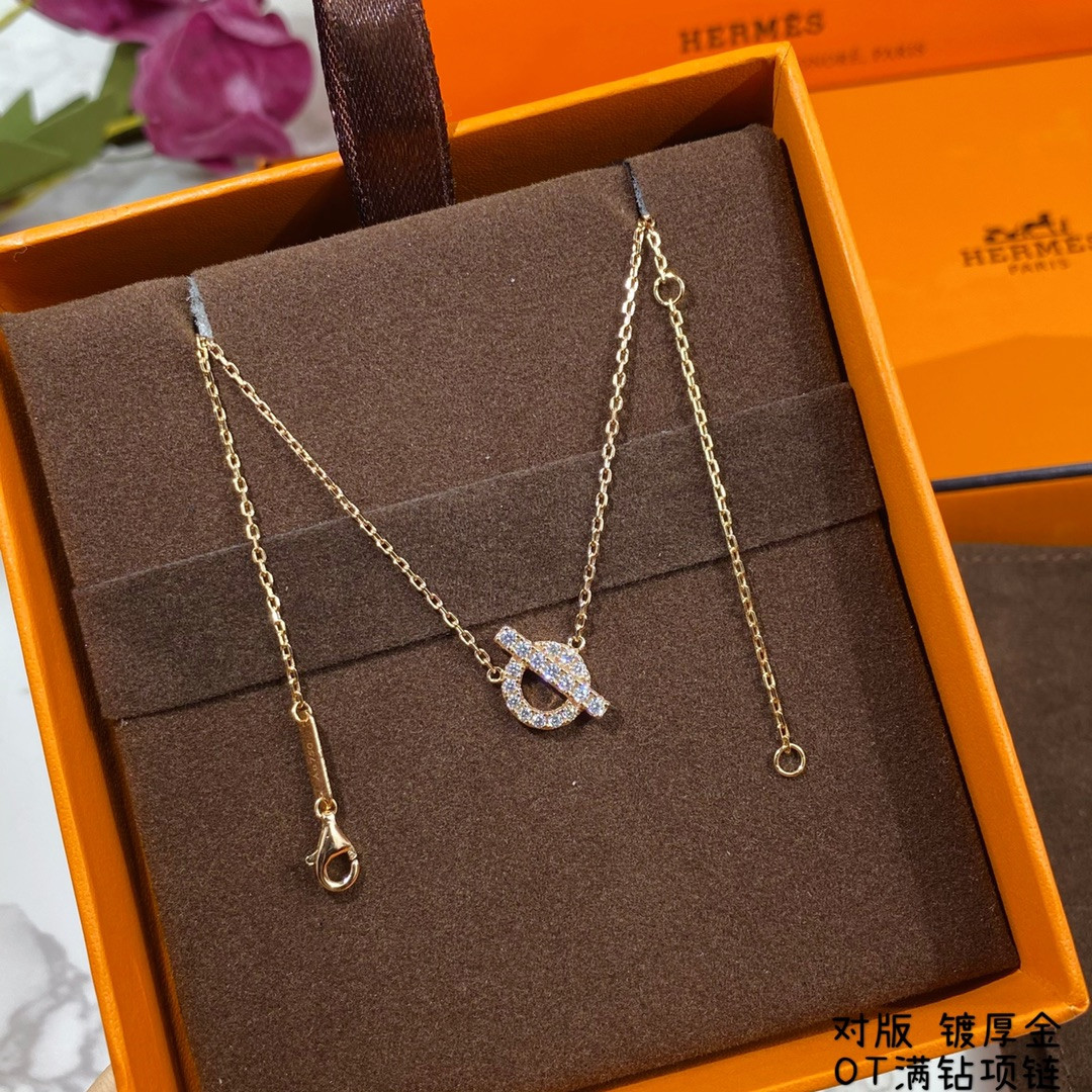 H**mes ot clasp necklace