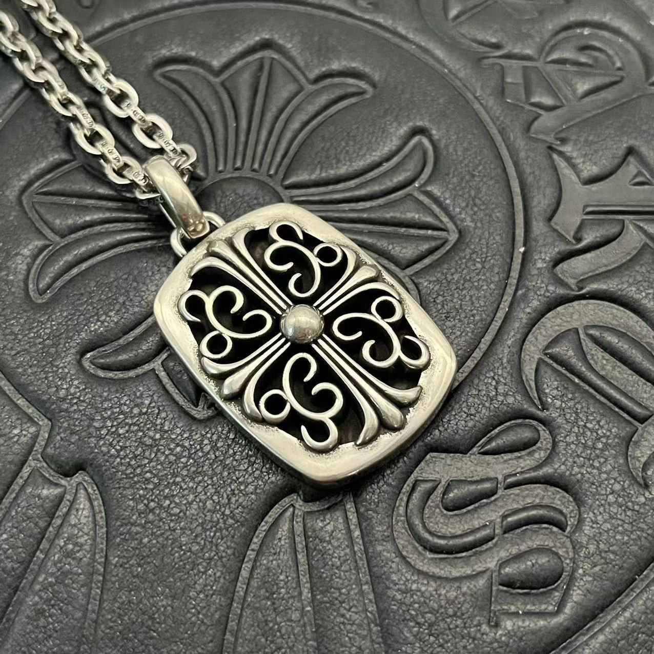 Ch**me He**ts vine cross necklace