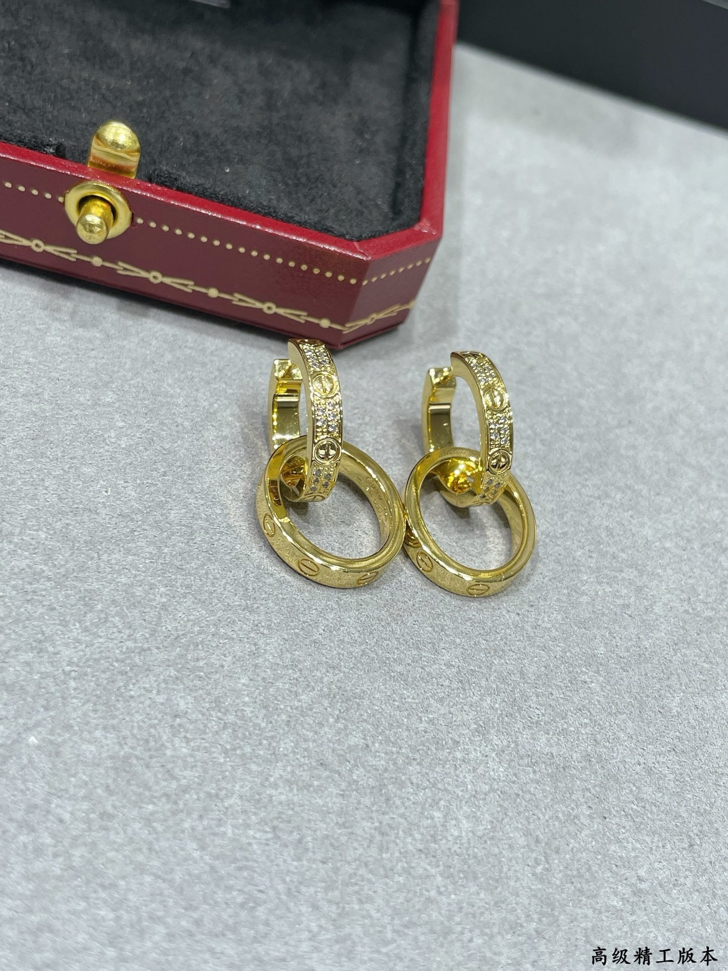 ca*t*er double ring with Di*m*nd earrings