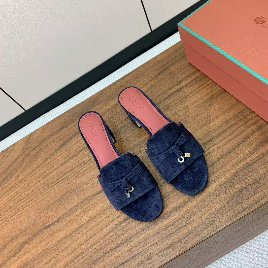 ua L**o p*ana summer charms sandal