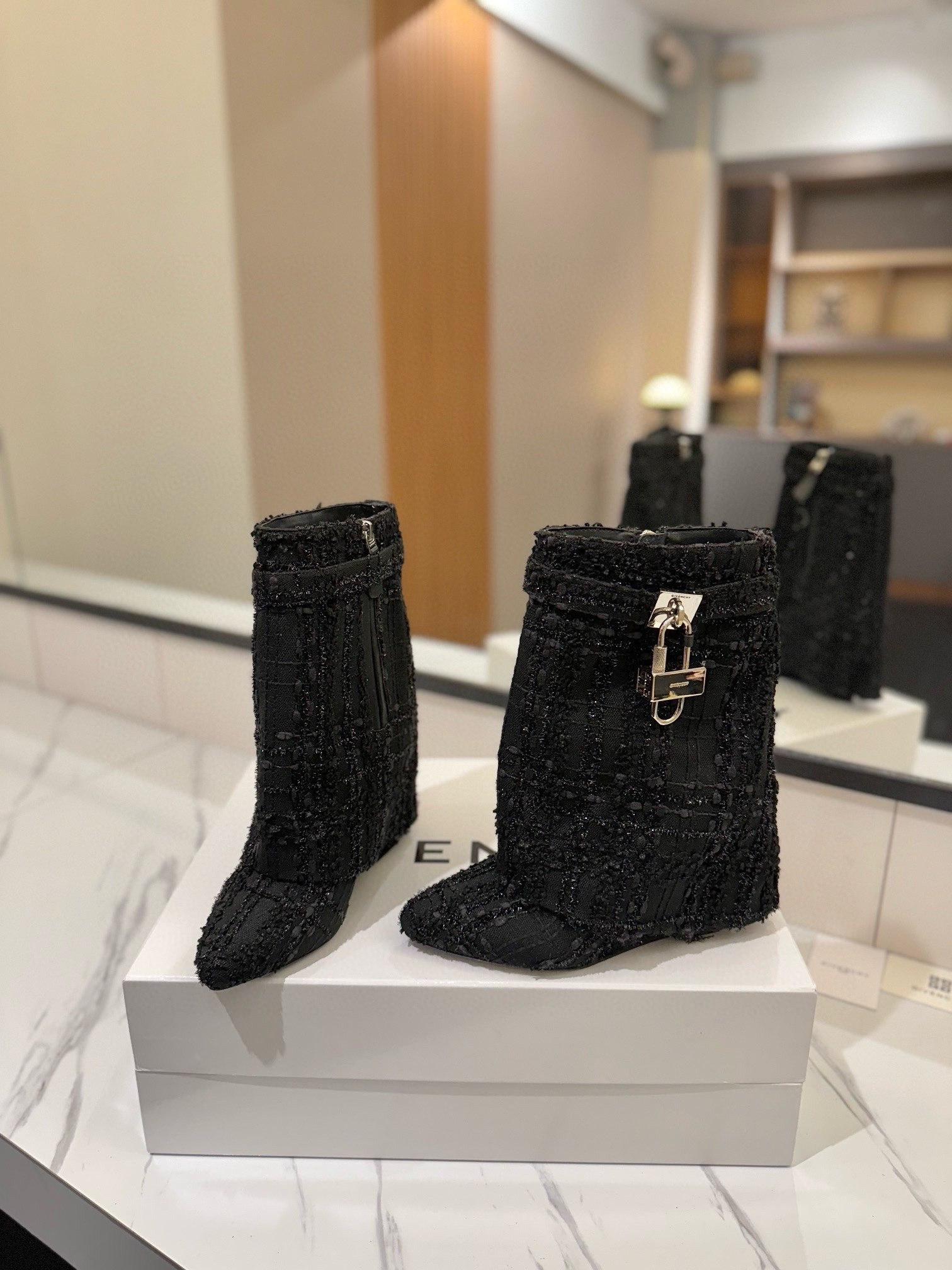 ua G1uenchy boots