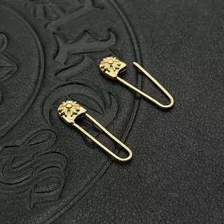 Ch**me He**ts earrings