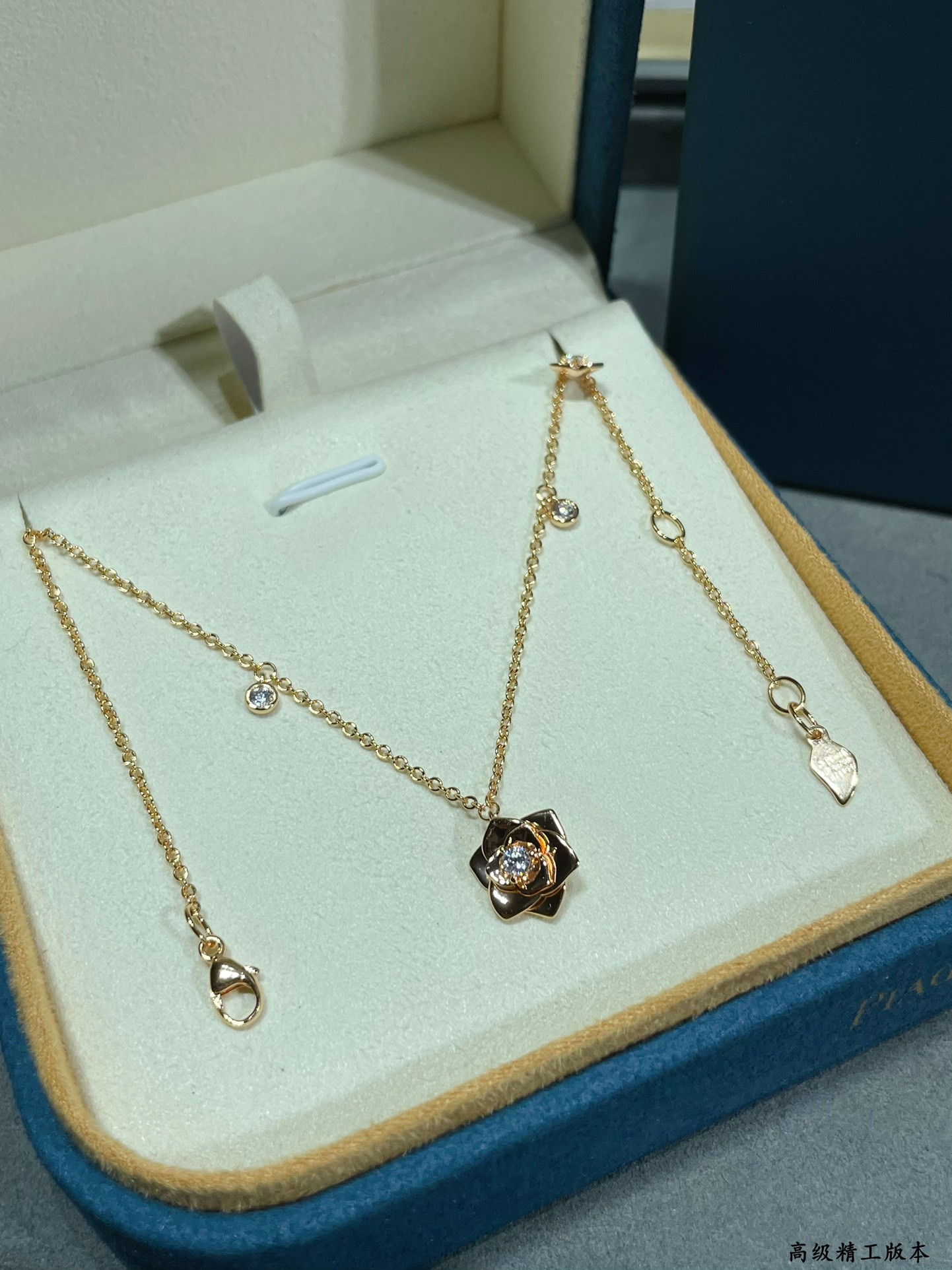 P1aget polished gold flower necklace