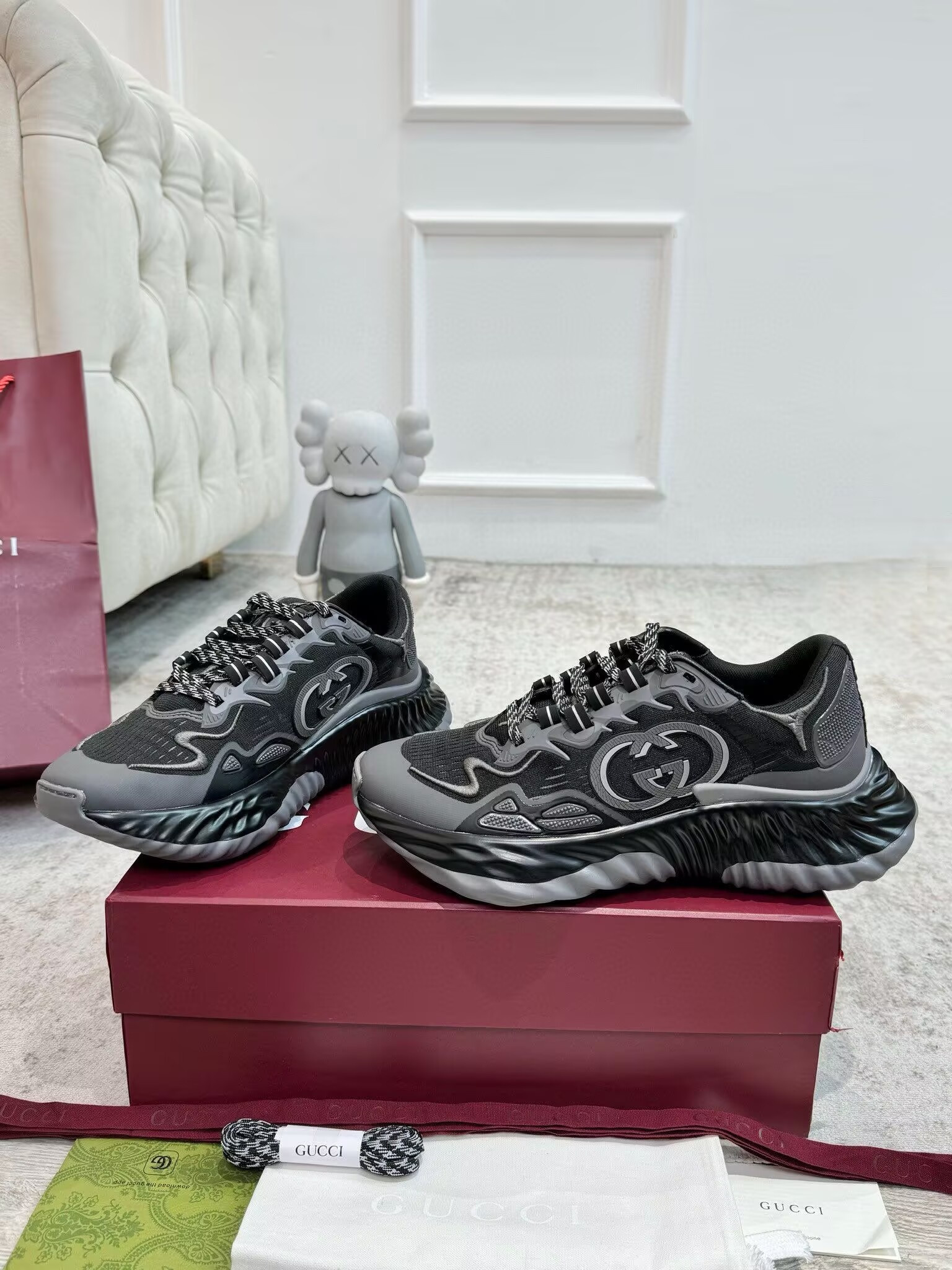 ua G*u*i ripple sneaker