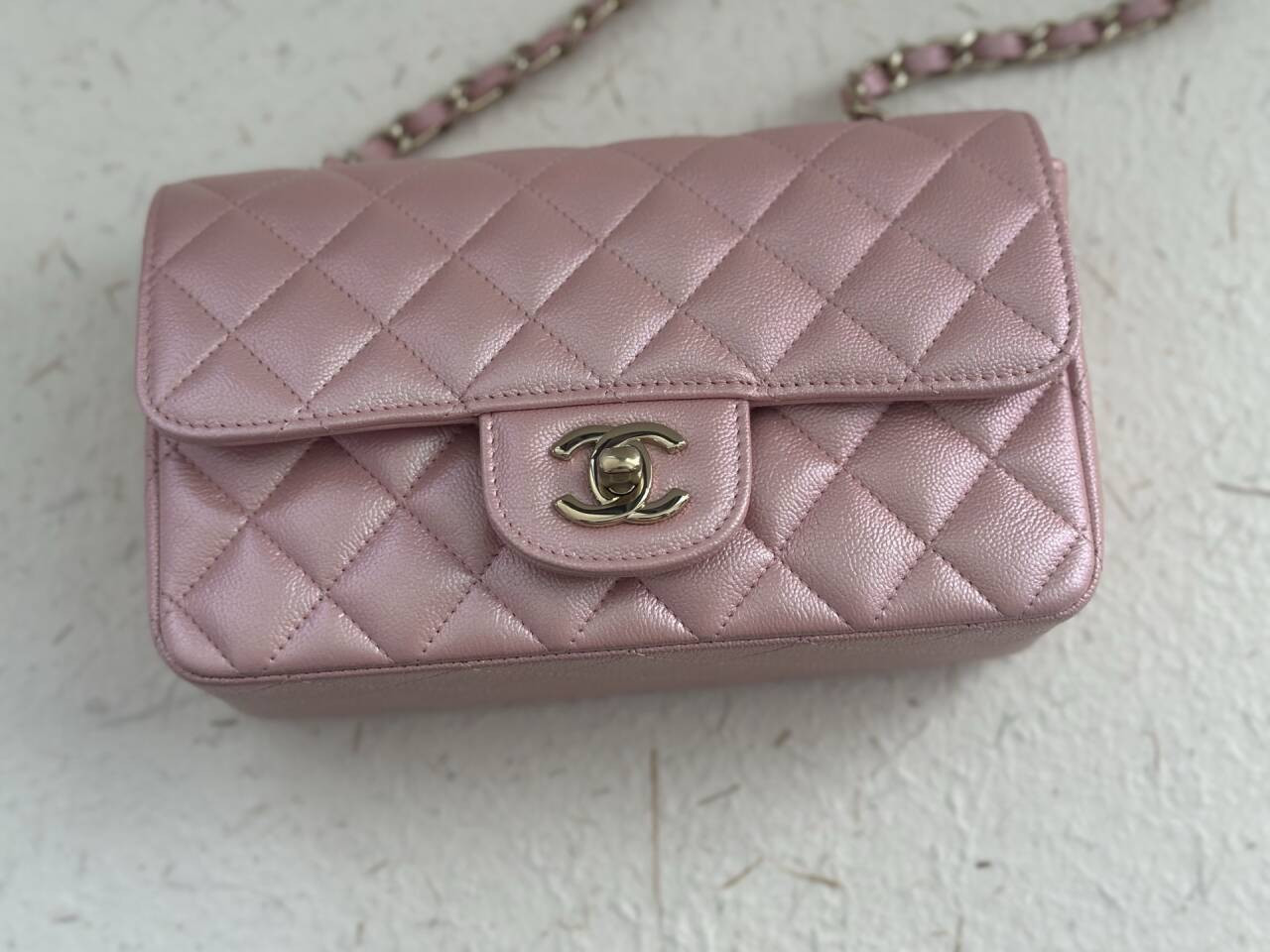 Ch*el flap bag pearlescent pink as1116 20x12x6cm