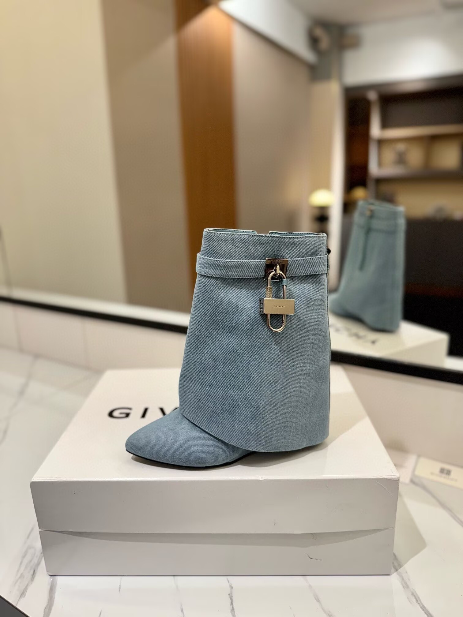 ua G1uenchy boots