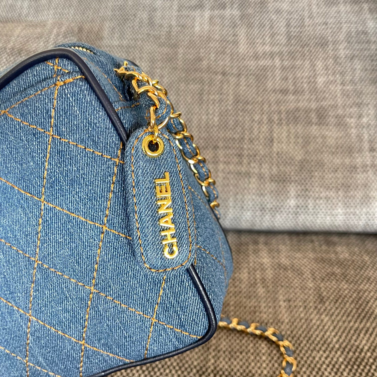 ch*el De*1m quilted bag 17.5x15.5x6.5cm