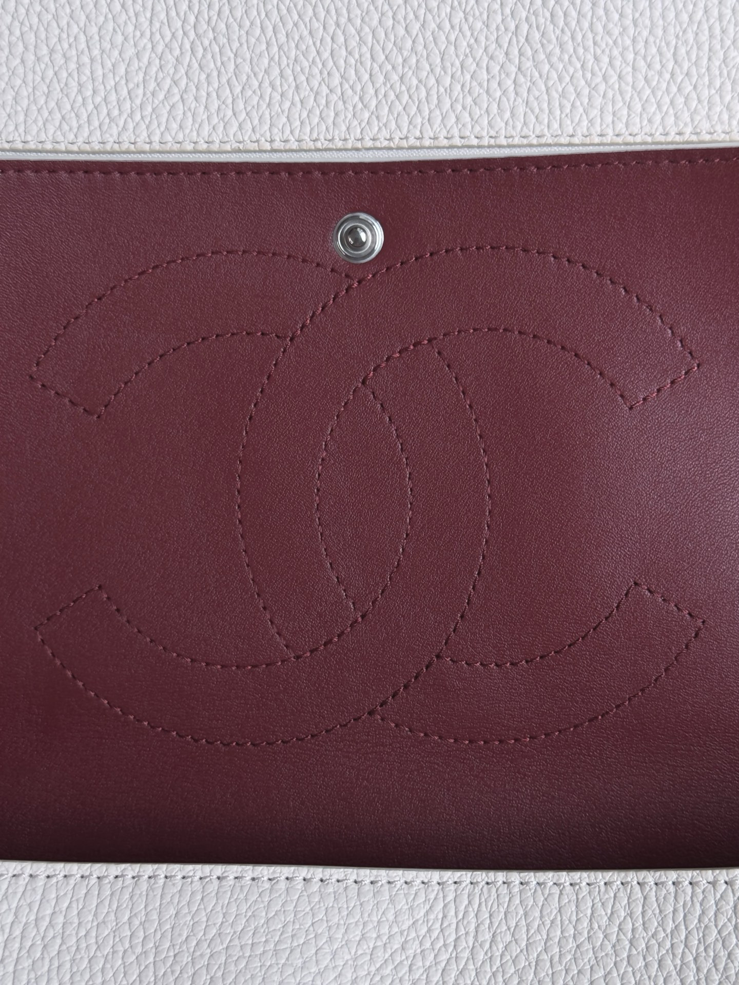 Ch*el maxi flap bag in white with silver-tone hardware as6231 19.5x32x10cm