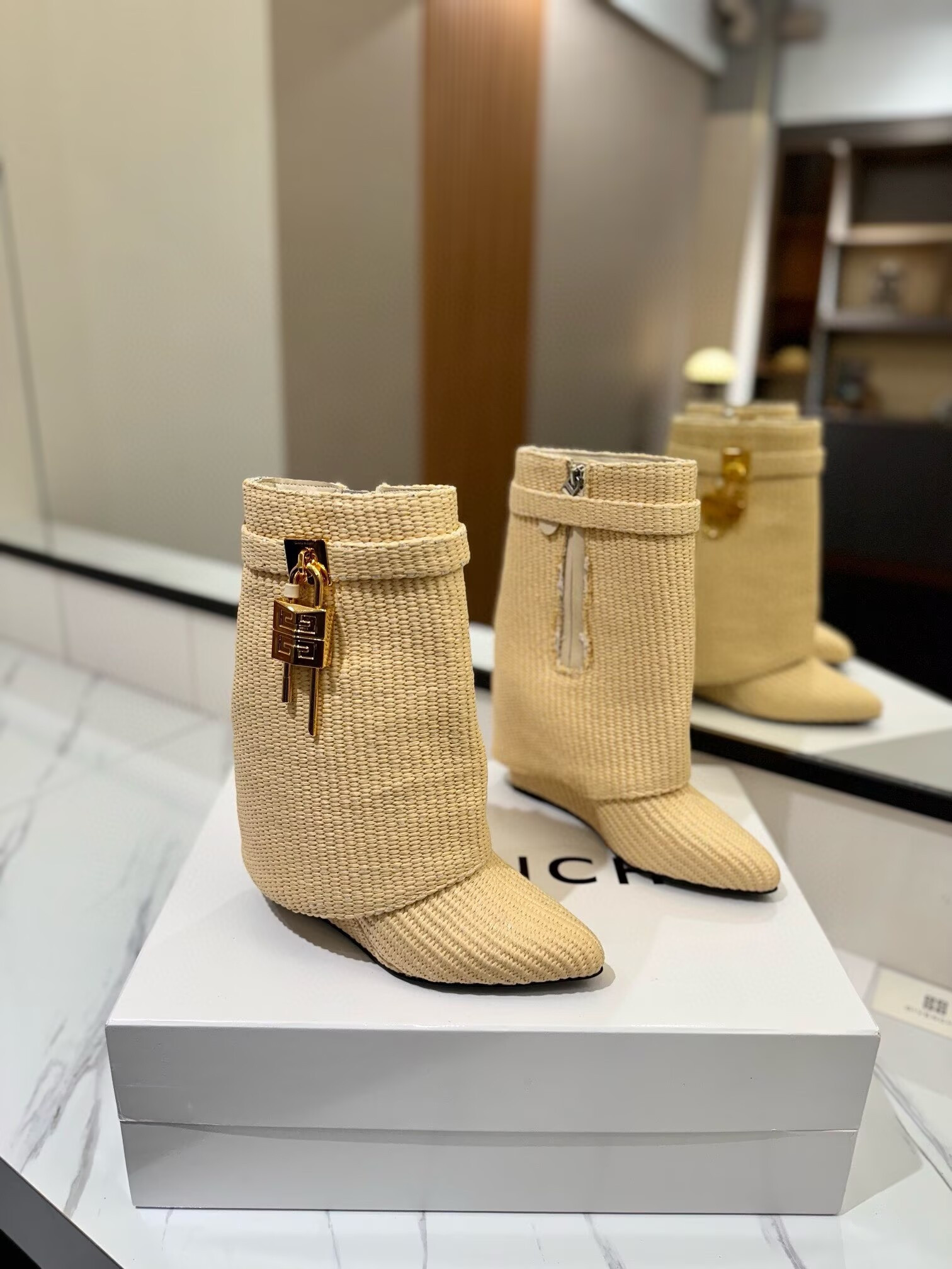 ua G1uenchy boots