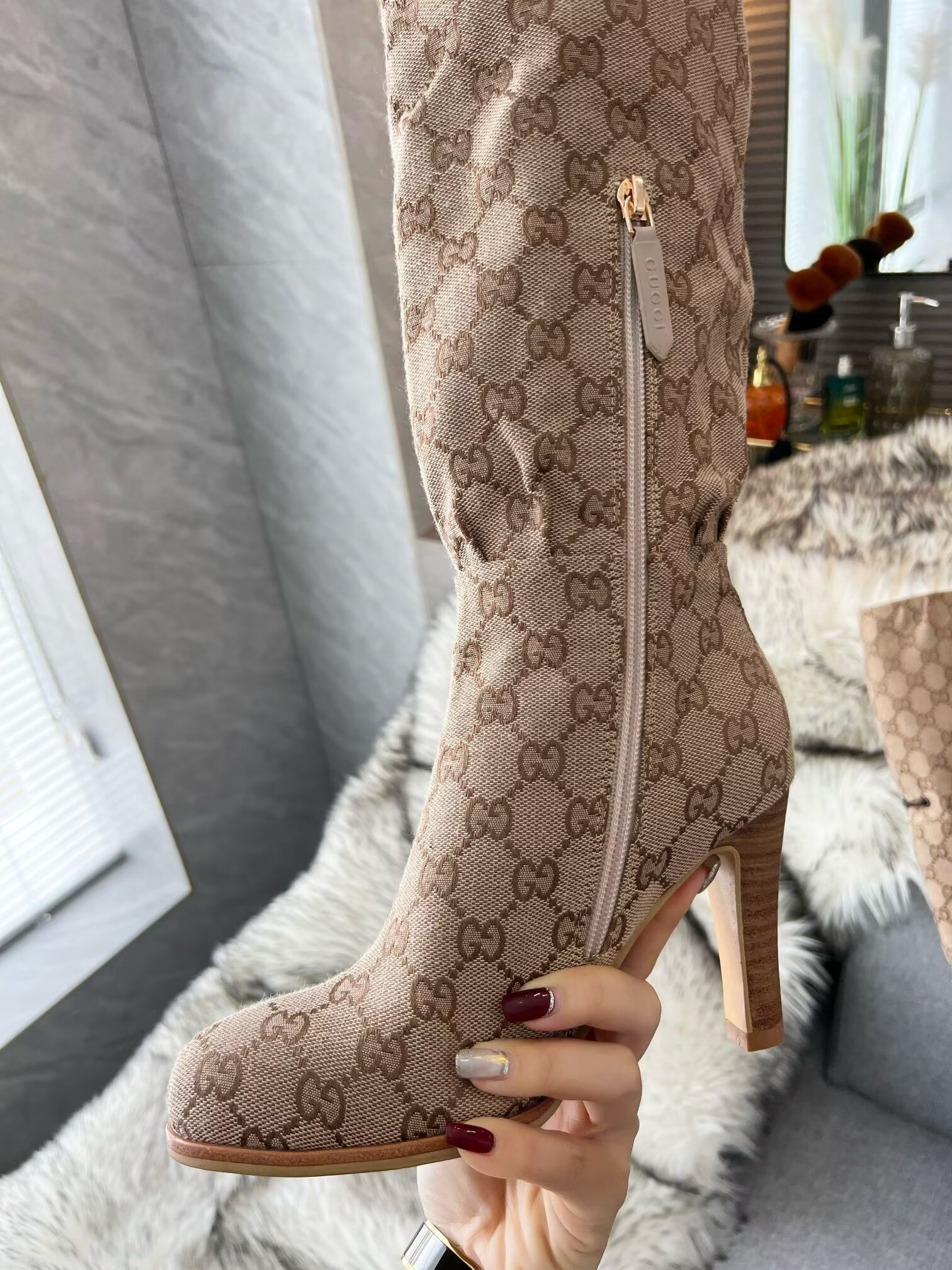 ua G*u*i boot 8.5cm heel