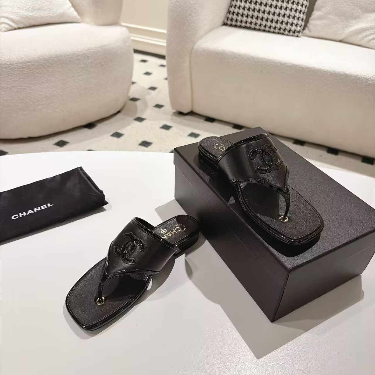 ua Ch*el thong sandals