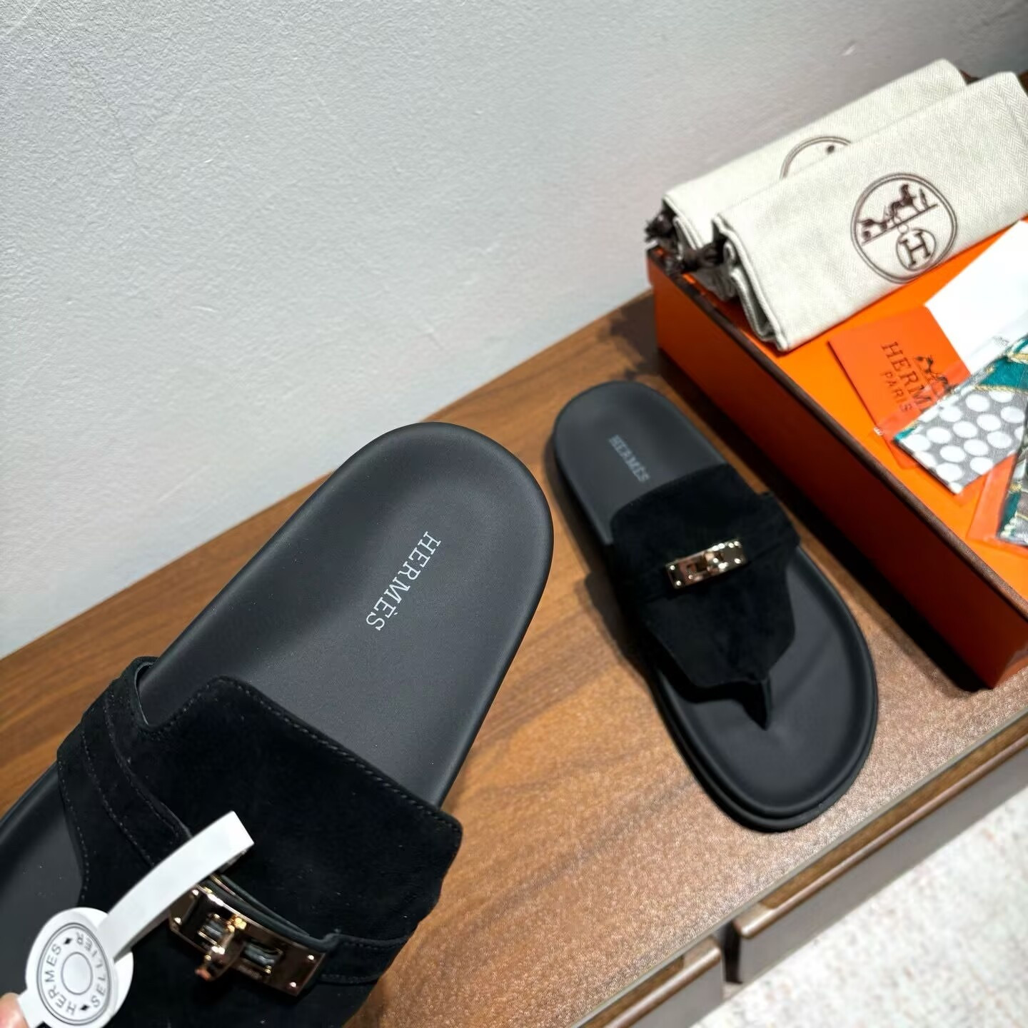 ua H**mes empire sandal gold hardware