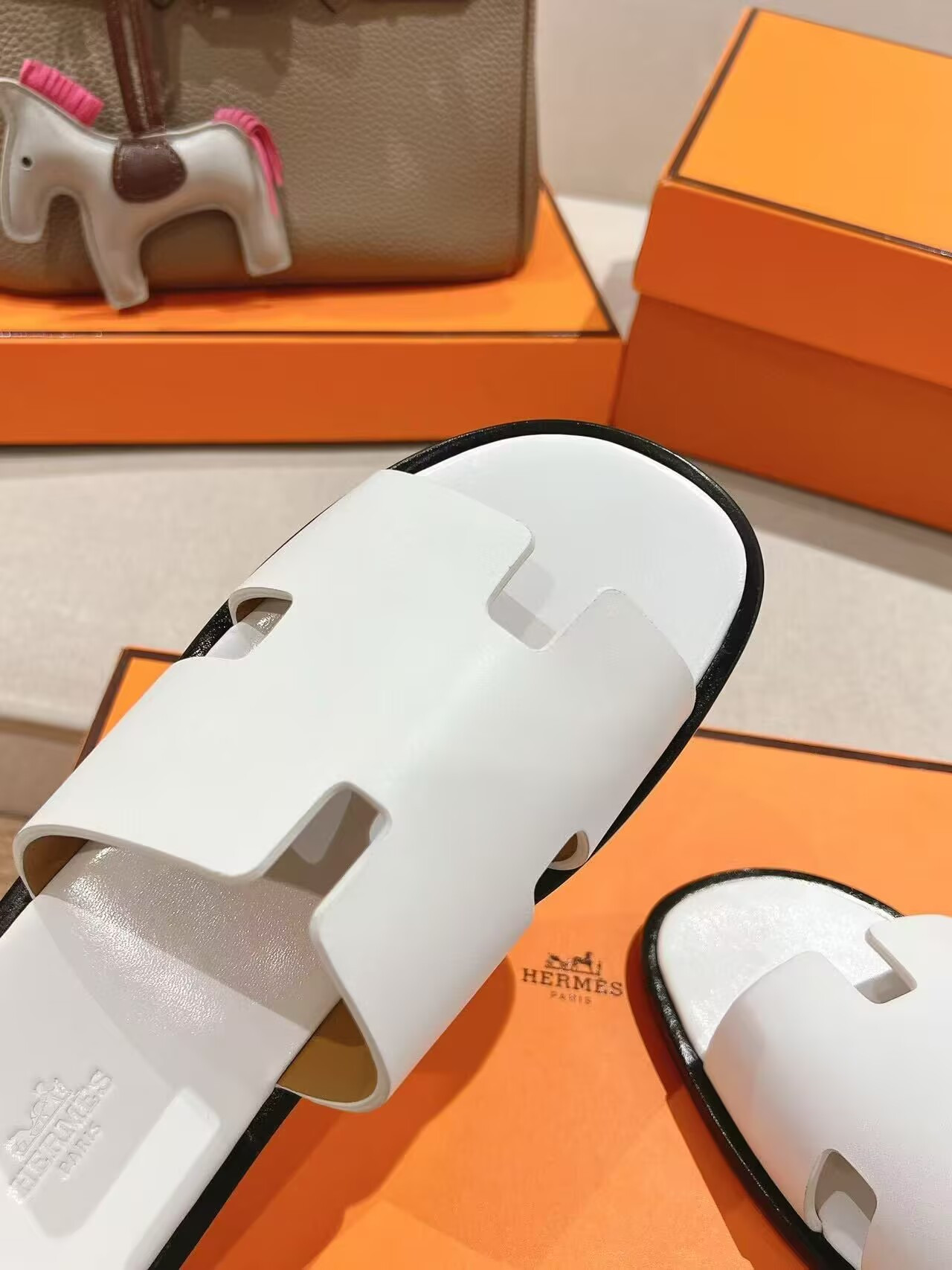 ua H**mes izmir sandal