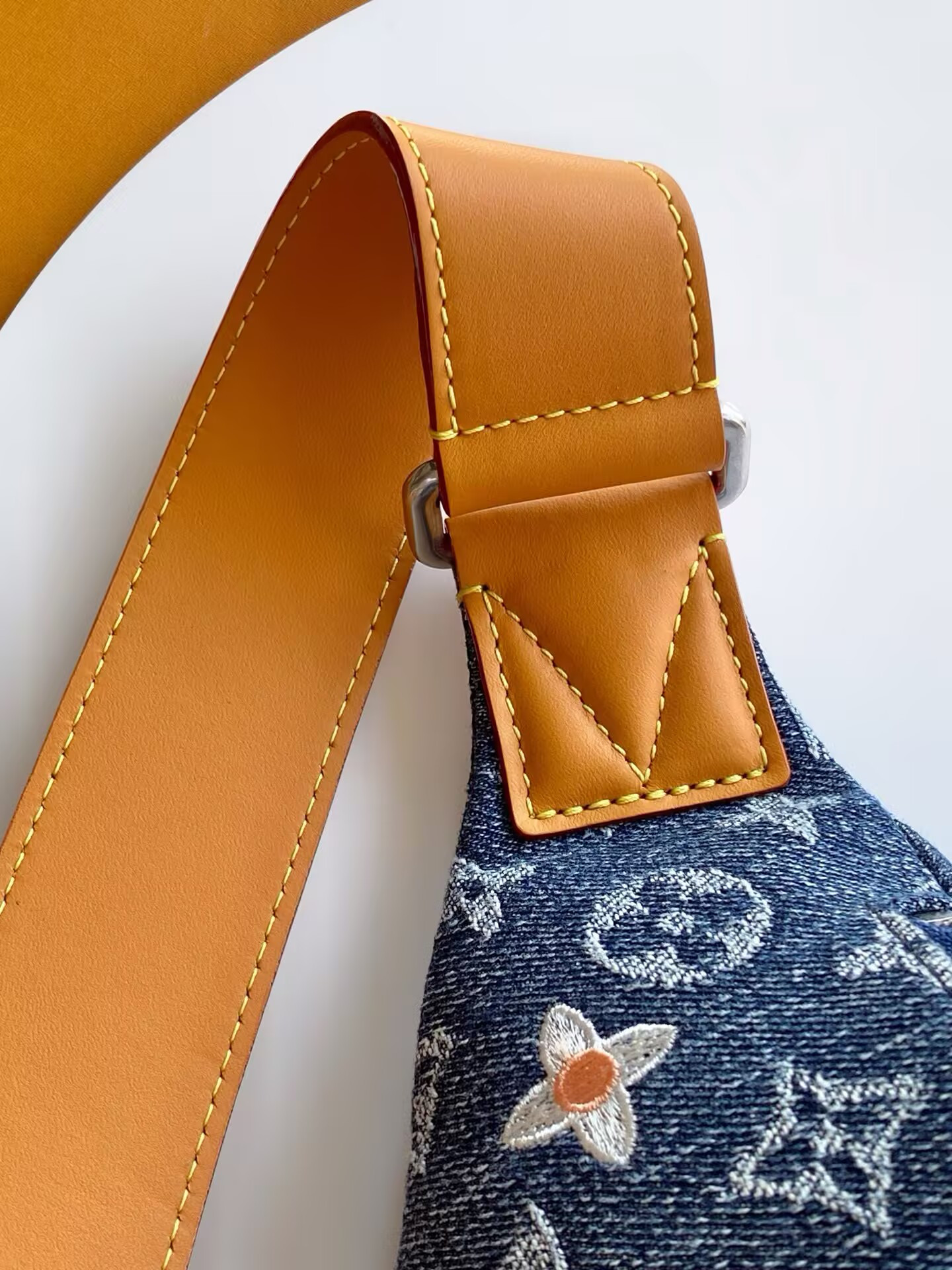 LV Rush Bumbag M27640 30x15x8 cm