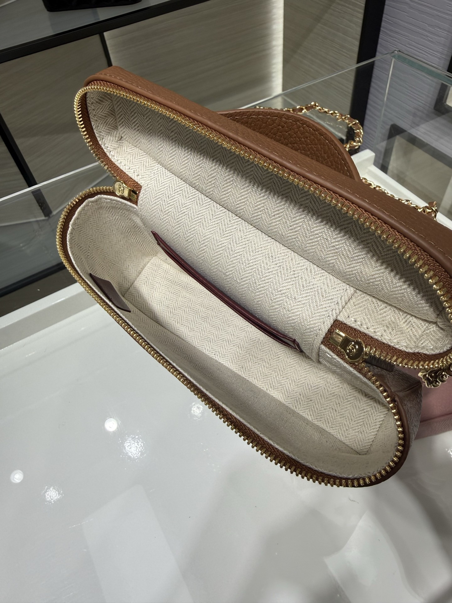 Ch*el classic vanity with chain handbag ap5346 14x19x5cm