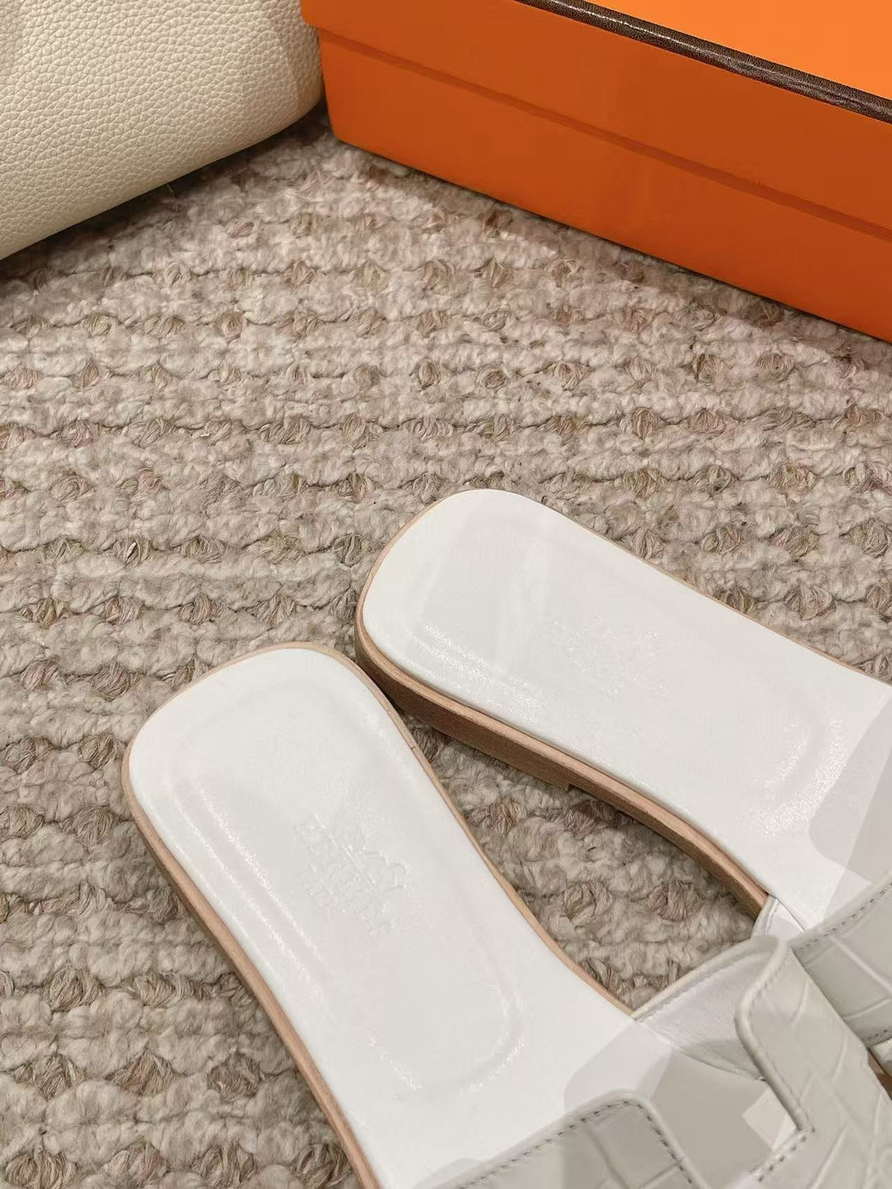 ua H**mes oran sandal