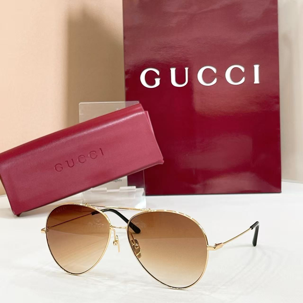G*u*i glasses