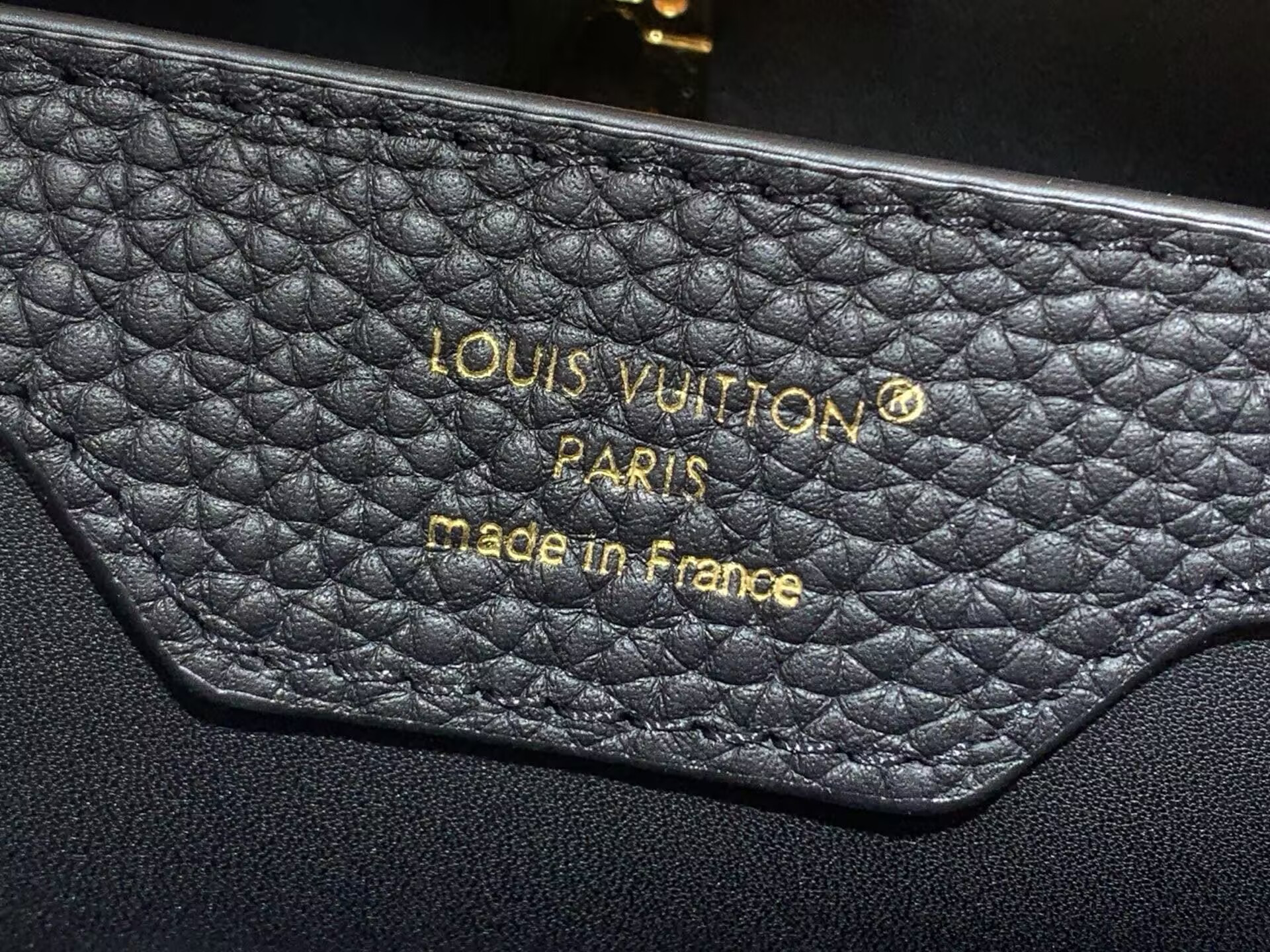 LV Capucines BB M25404 27x17.3x9cm
