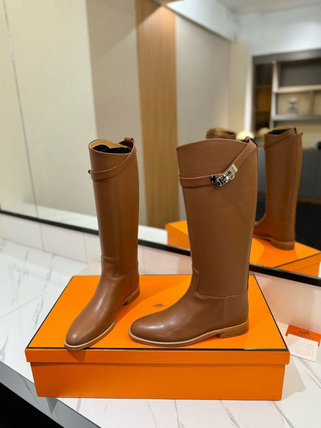 ua H**mes jumping boots