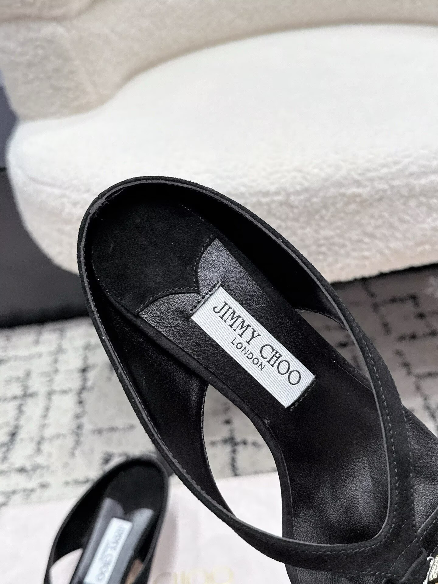 ua Ji*y Ch* emeri sandals