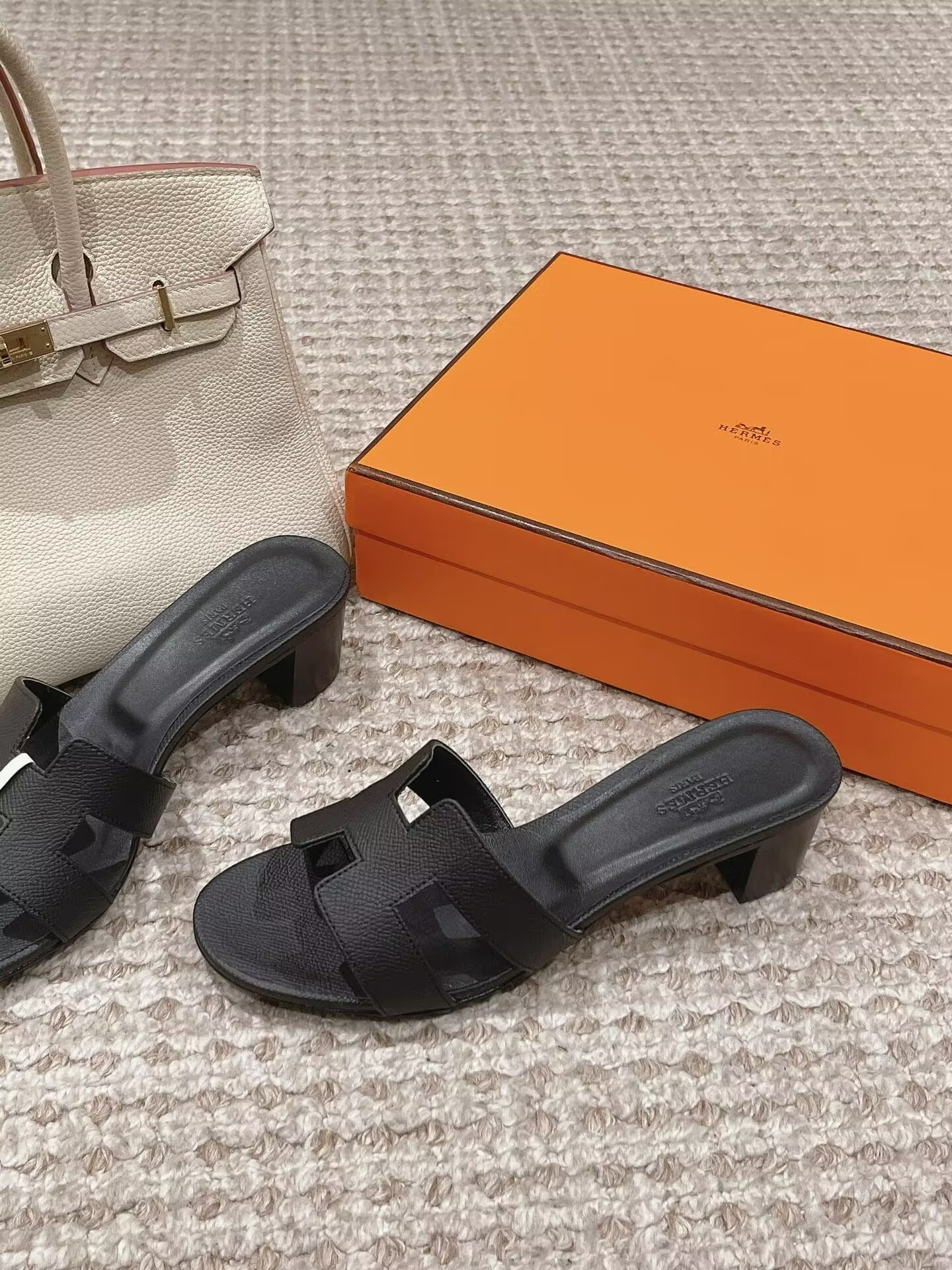 ua H**mes oasis sandal